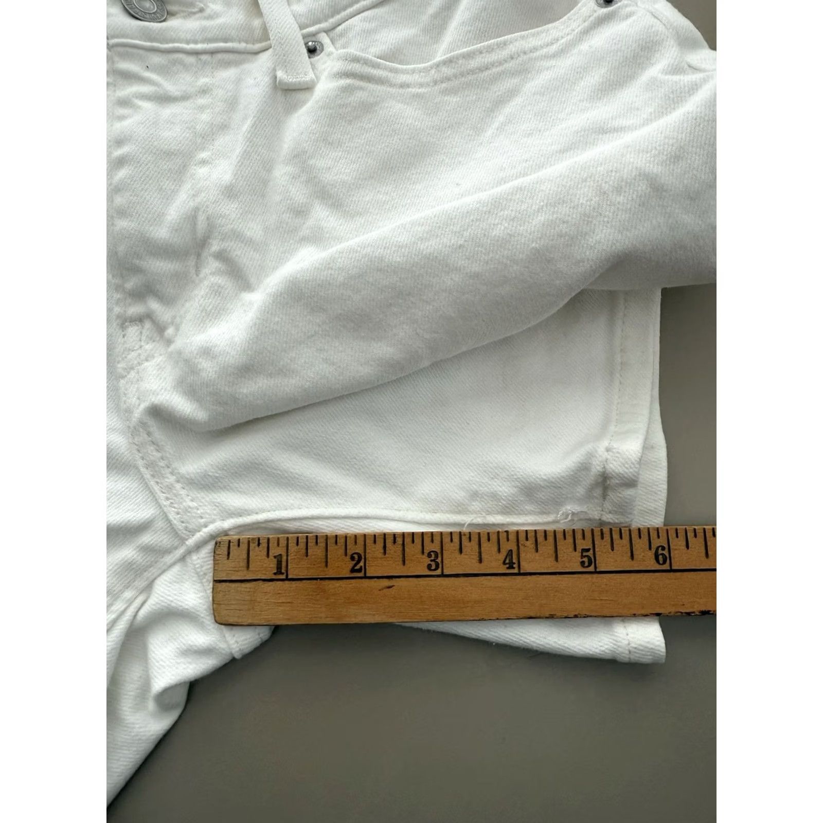 Levi's Levi's Shorts Womens Size 28 White Denim Stretch Mid Length Casual Classic Size 28" / US 6 / IT 42 - 7 Thumbnail