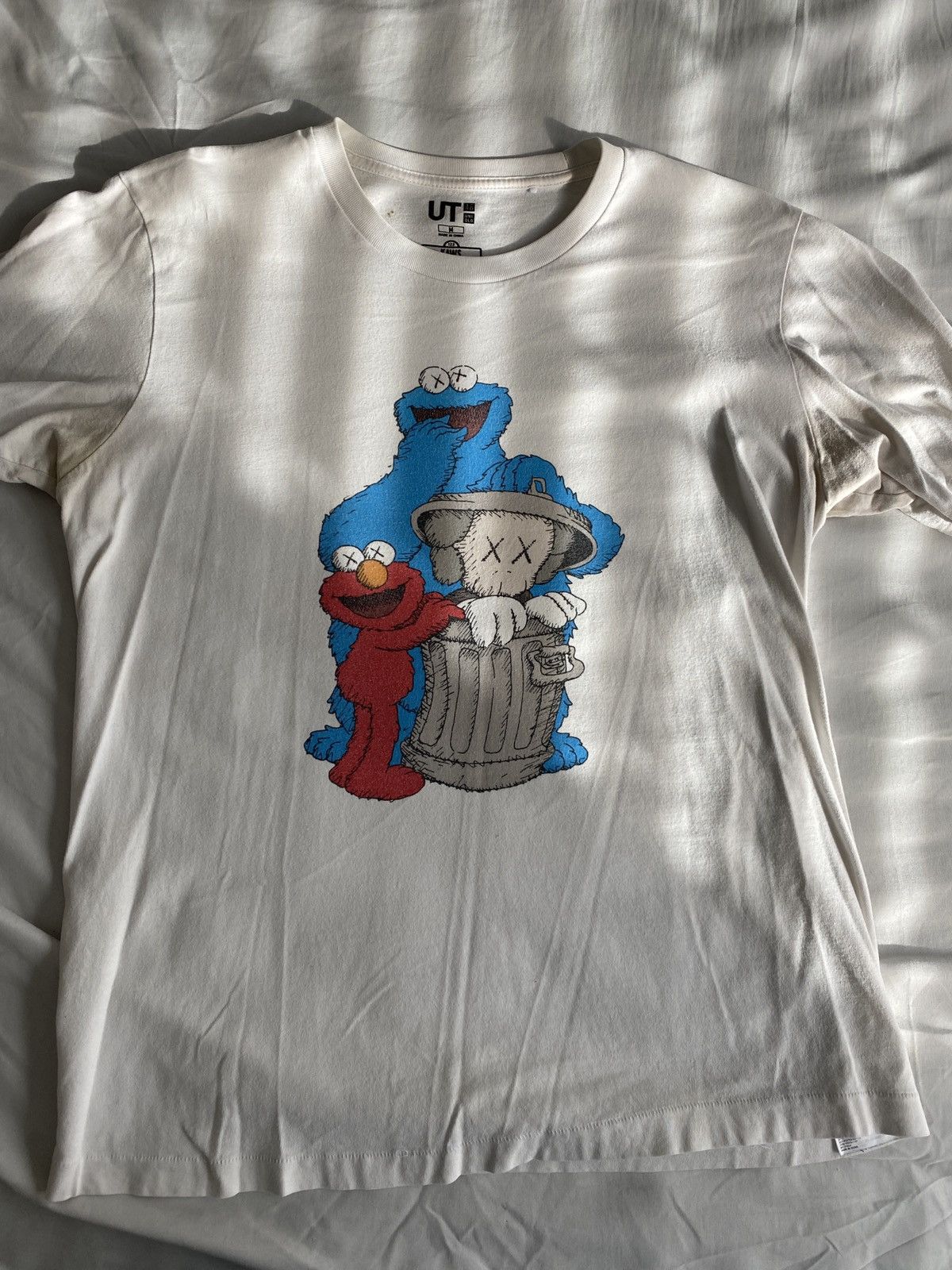 Kaws × Uniqlo Kaws Sesame Street Tee Size US M / EU 48-50 / 2 - 1 Thumbnail
