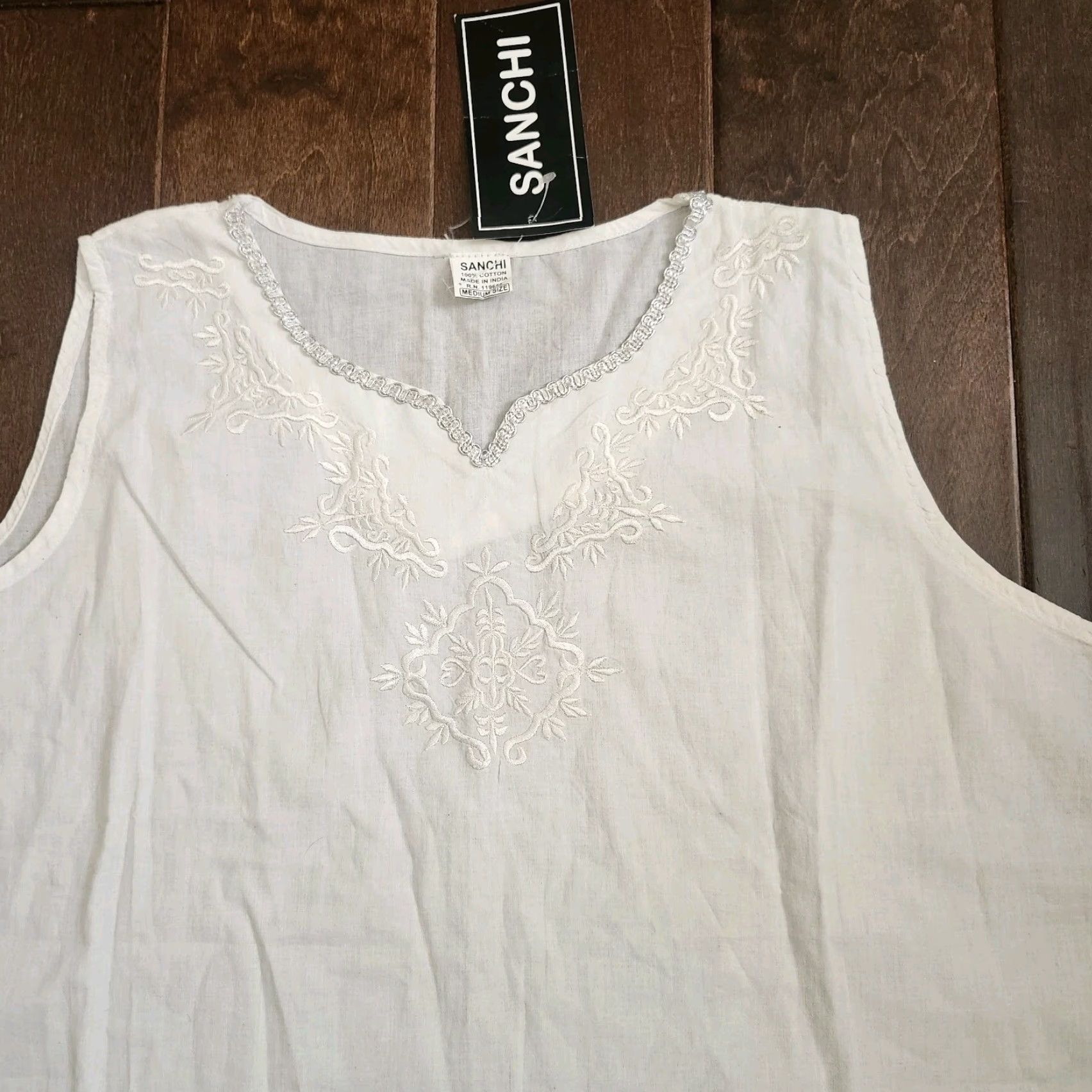 Vintage Sanchi White Embroidered Sleeveless Blouse Top Cotton Size Medium Women Regular Pullover Blouse, Party/Cocktail, Casual, Travel Size M / US 6-8 / IT 42-44 - 5 Thumbnail