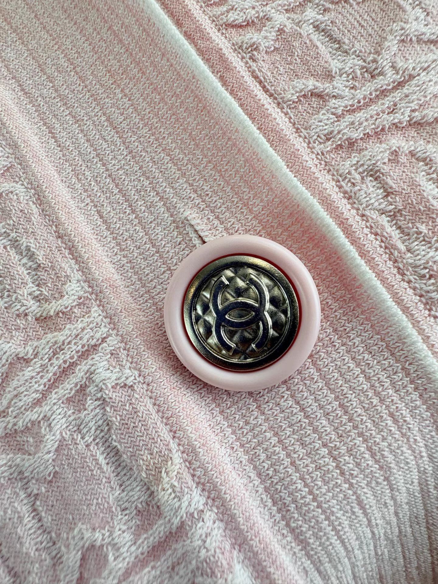 Chanel CHANEL Pink 3D Embossed Knit Cardigan K1 Size XS / US 0-2 / IT 36-38 - 3 Thumbnail