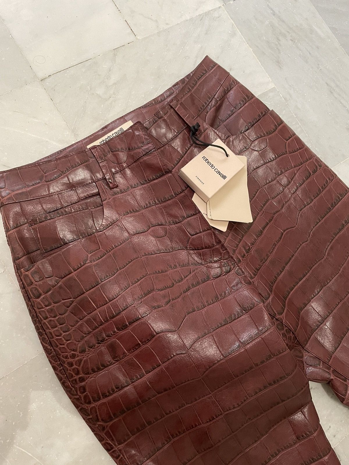 Roberto Cavalli Roberto Cavalli Runway Burgundy Croc-Embossed Leather Pants Size 27" / US 4 / IT 40 - 7 Thumbnail