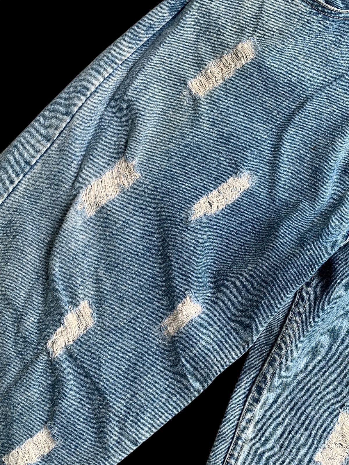 Guess × Japanese Brand × Vintage American Guess Light Blue Baggy Distressed Jeans Size US 34 / EU 50 - 2 Thumbnail