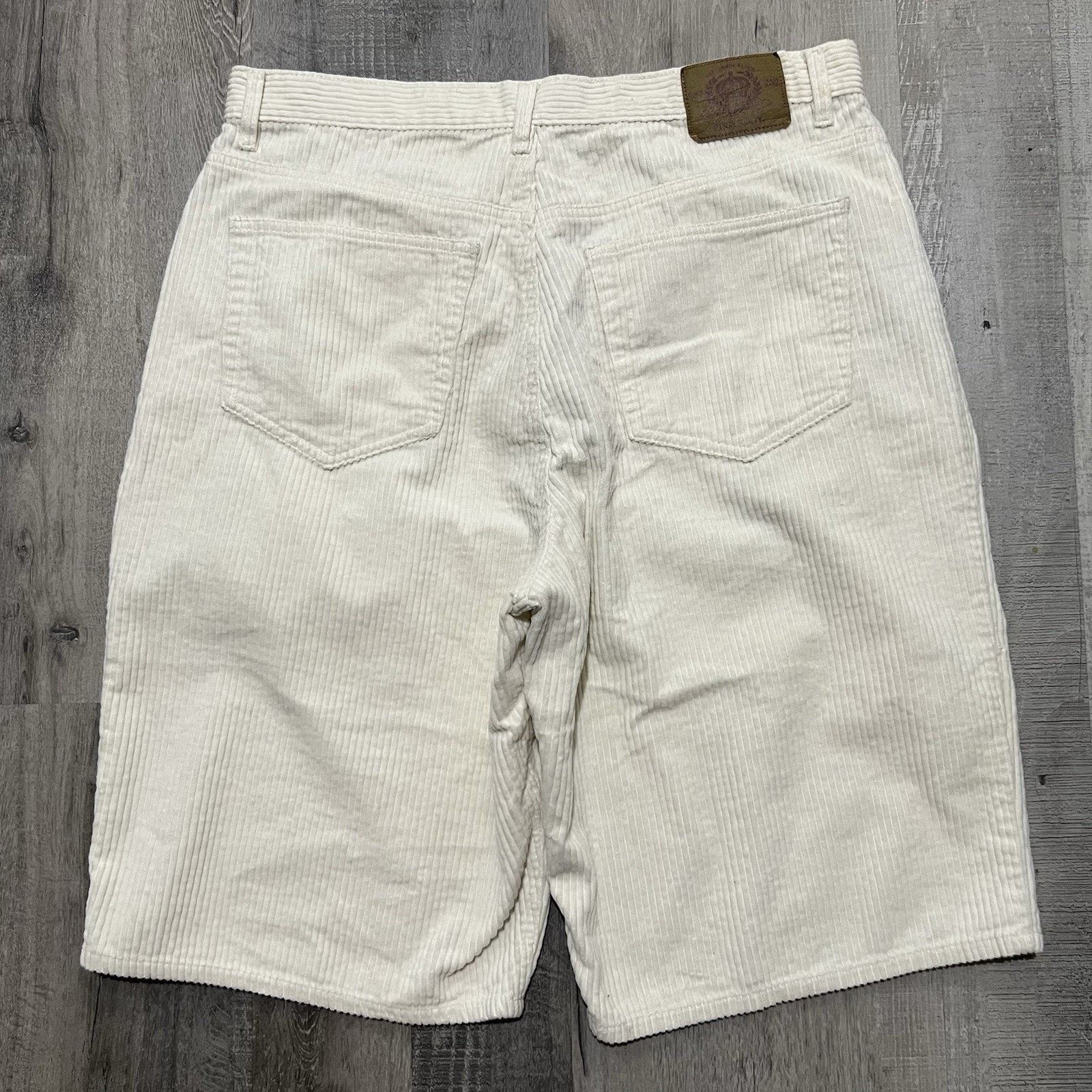 Bugle Boy VTG Bugle Boy Big & Baggy White Corduroy Gold Crest Shorts Size 36" / US 14 / IT 50 - 2 Thumbnail