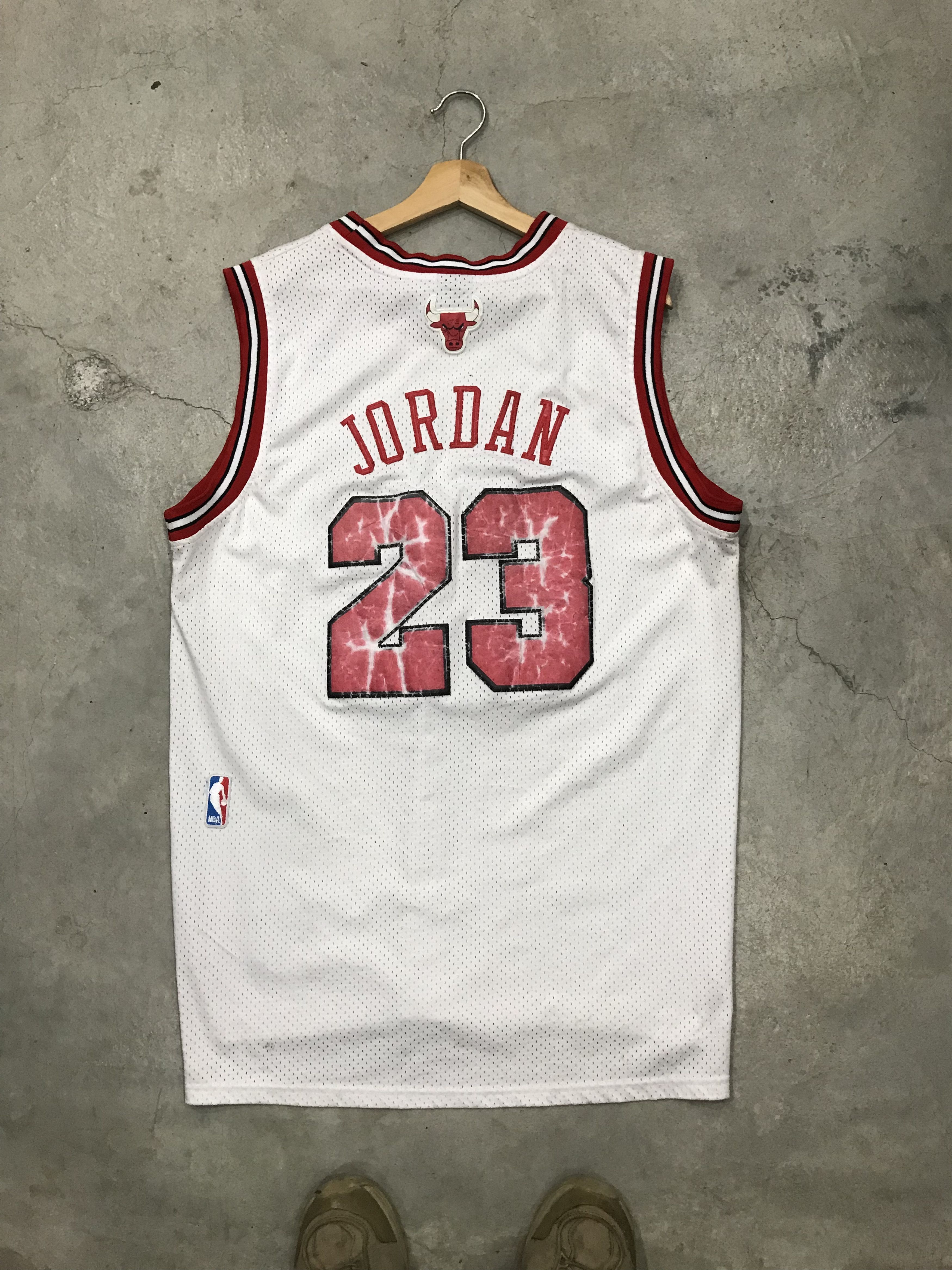 Nike Nike Chicago Bulls 23 Size US XL / EU 56 / 4 - 8 Thumbnail