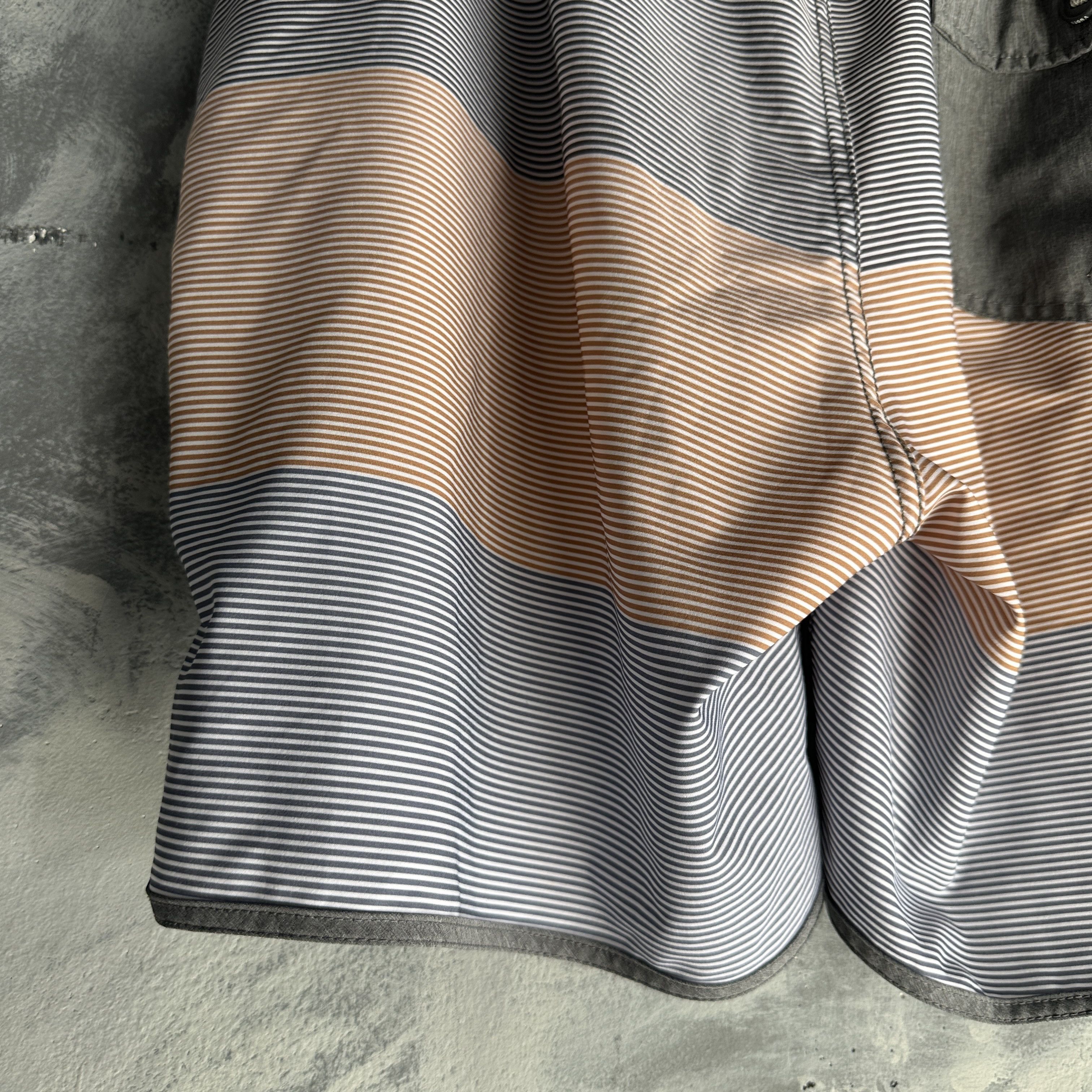 Vuori Vuori Cruise Board Shorts 38 Gray Striped Swim Trunks V314 Size US 38 / EU 54 - 8 Thumbnail