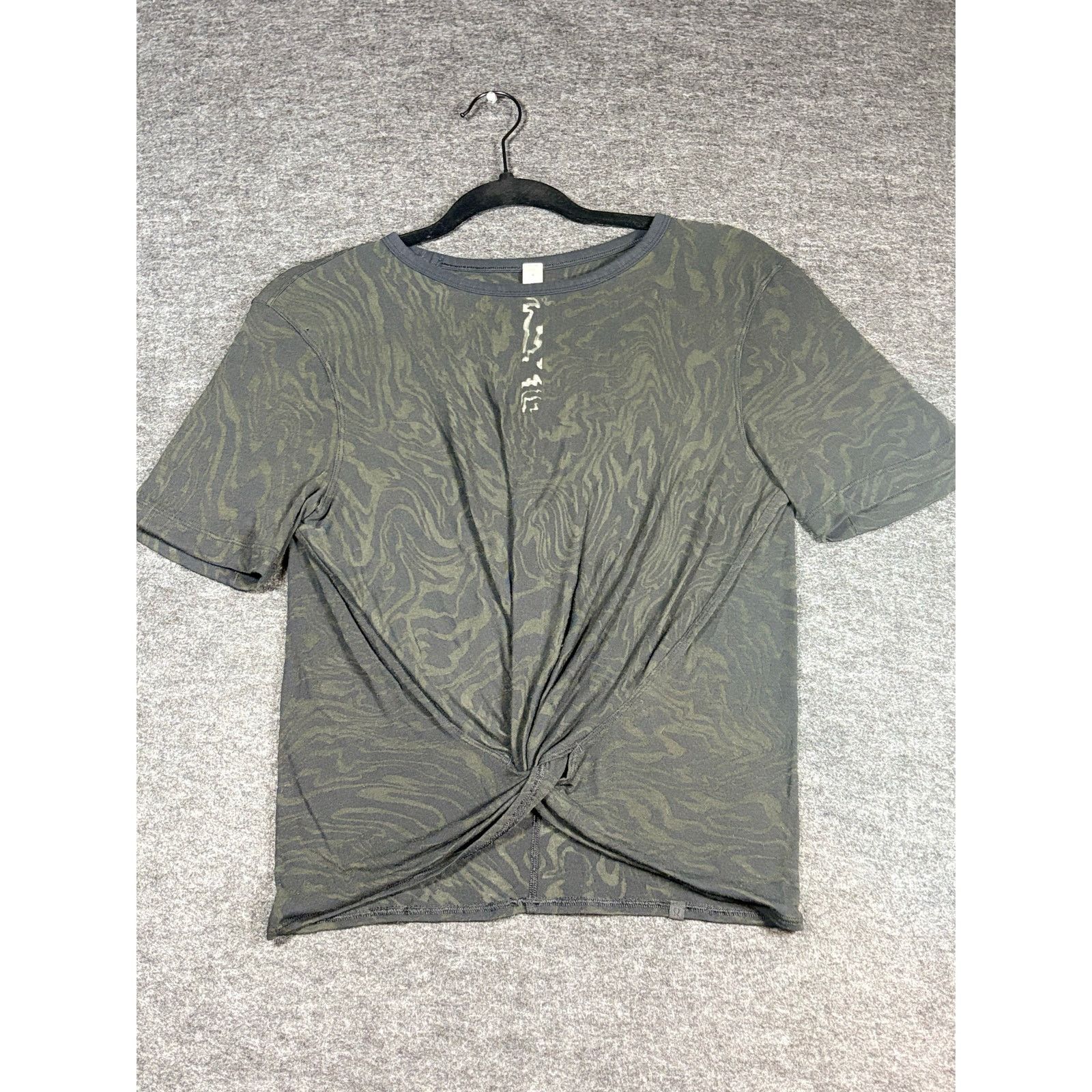 Lululemon Lululemon Sheer Twist Front Crop Top Size 4 Athleisure #0470 Size S / US 4 / IT 40 - 1 Thumbnail