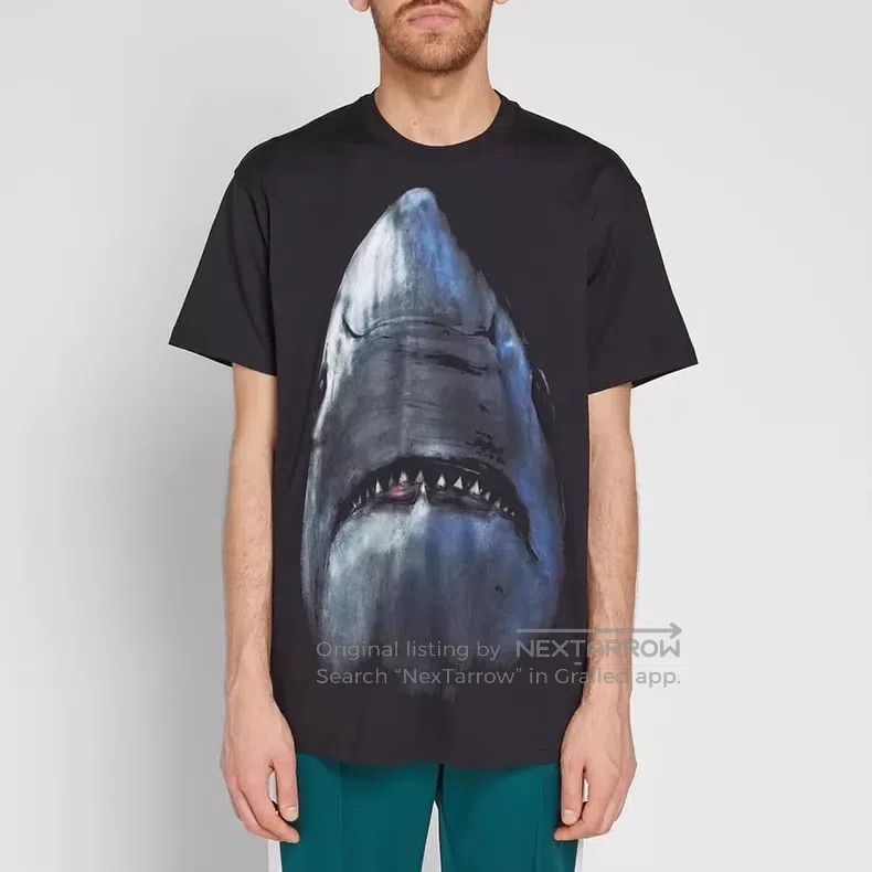 Givenchy Givenchy Classic shark pattern printed short-sleeve T-shir Size US XXS / EU 40 - 1 Thumbnail