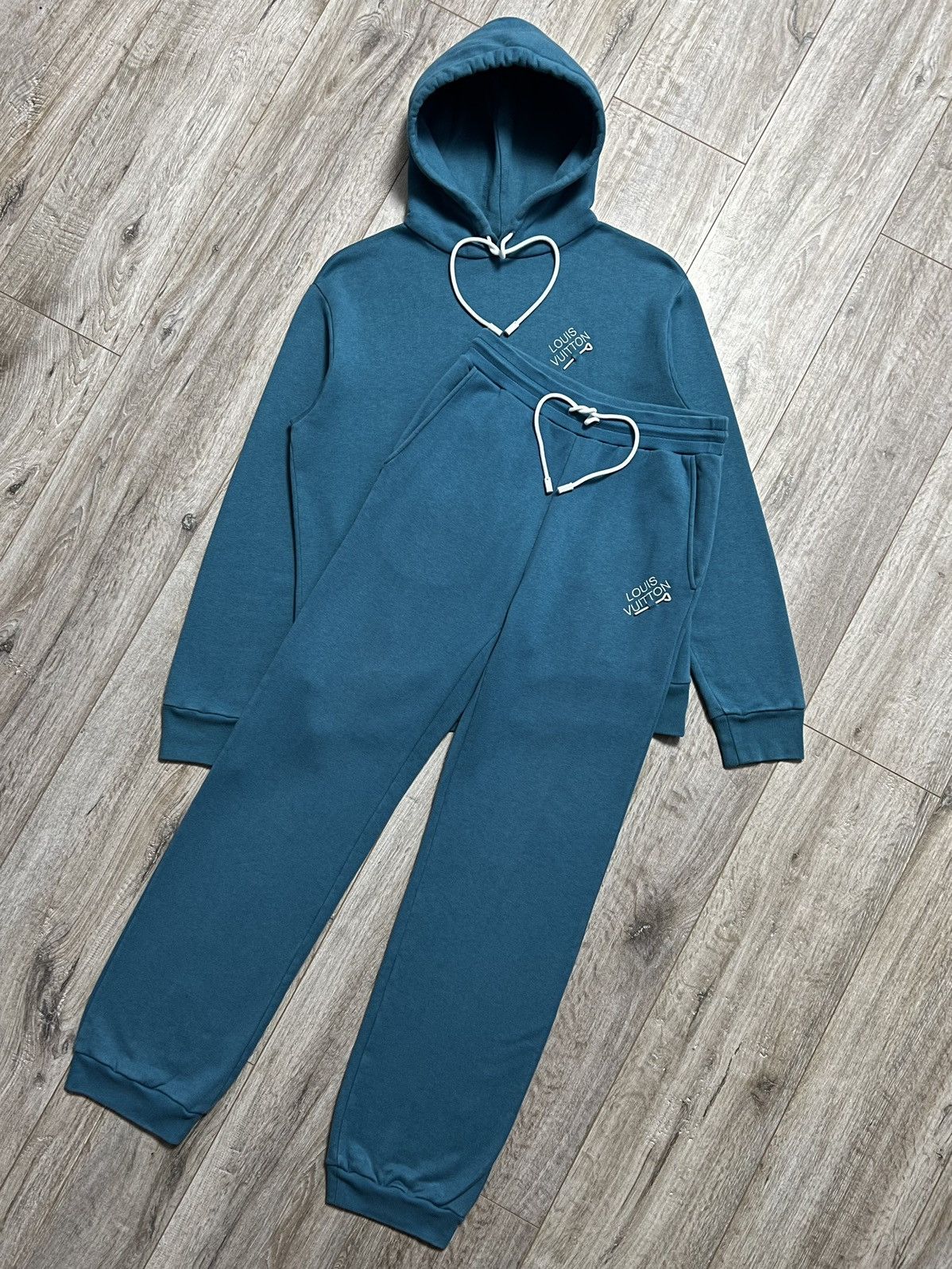 Louis Vuitton LOUIS VUITTON Sweatsuit LV Signature Logo Hoodie/Pants Set Size US S / EU 44-46 / 1 - 4 Thumbnail