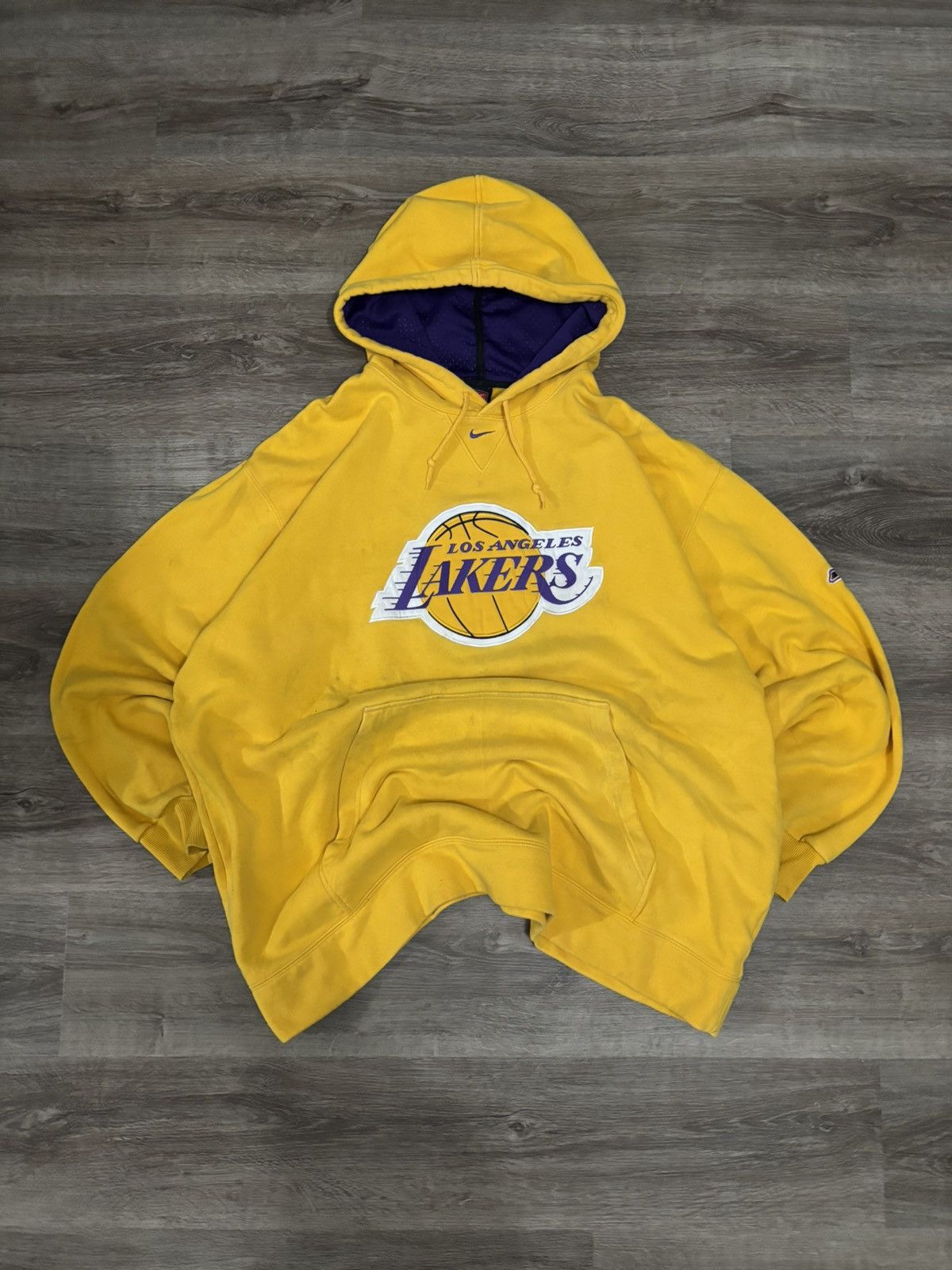 Nike Vintage Los Angeles Lakers Nike Center Check Swoosh Hoodie Size US XXL / EU 58 / 5 - 1 Thumbnail