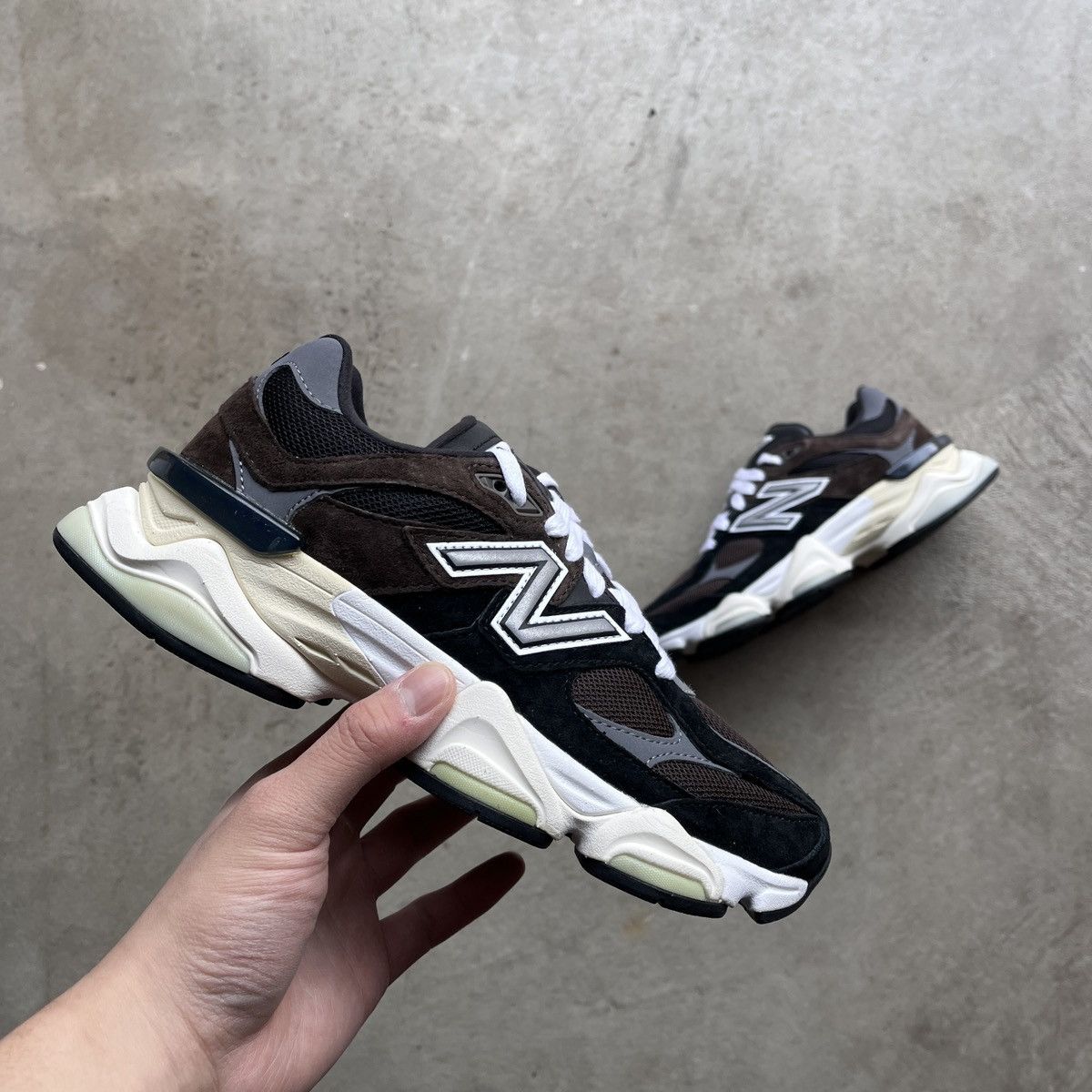 New Balance New Balance 9060 Brown Black Size US 5 / EU 37 - 1 Thumbnail