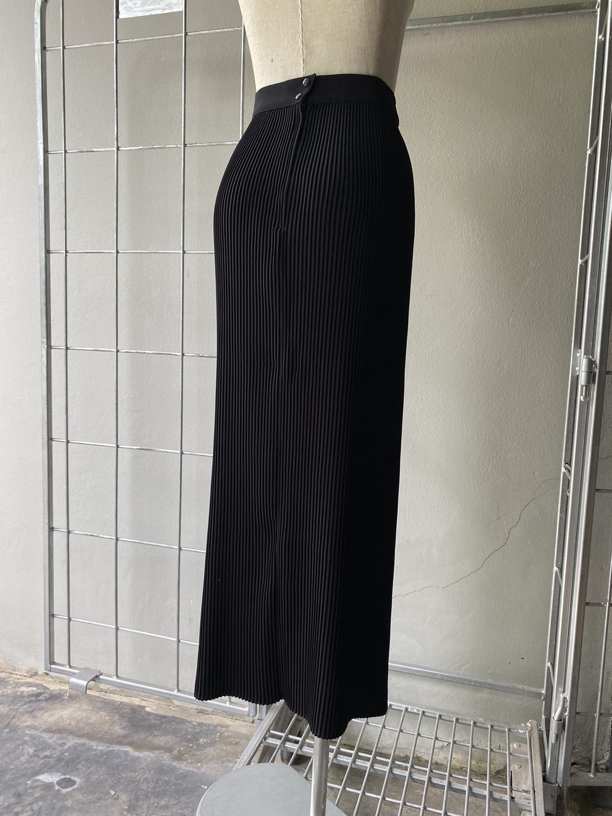 Thierry Mugler Thierry Mugler pleated black skirt Size 25" / US 0 / IT 36 - 5 Thumbnail