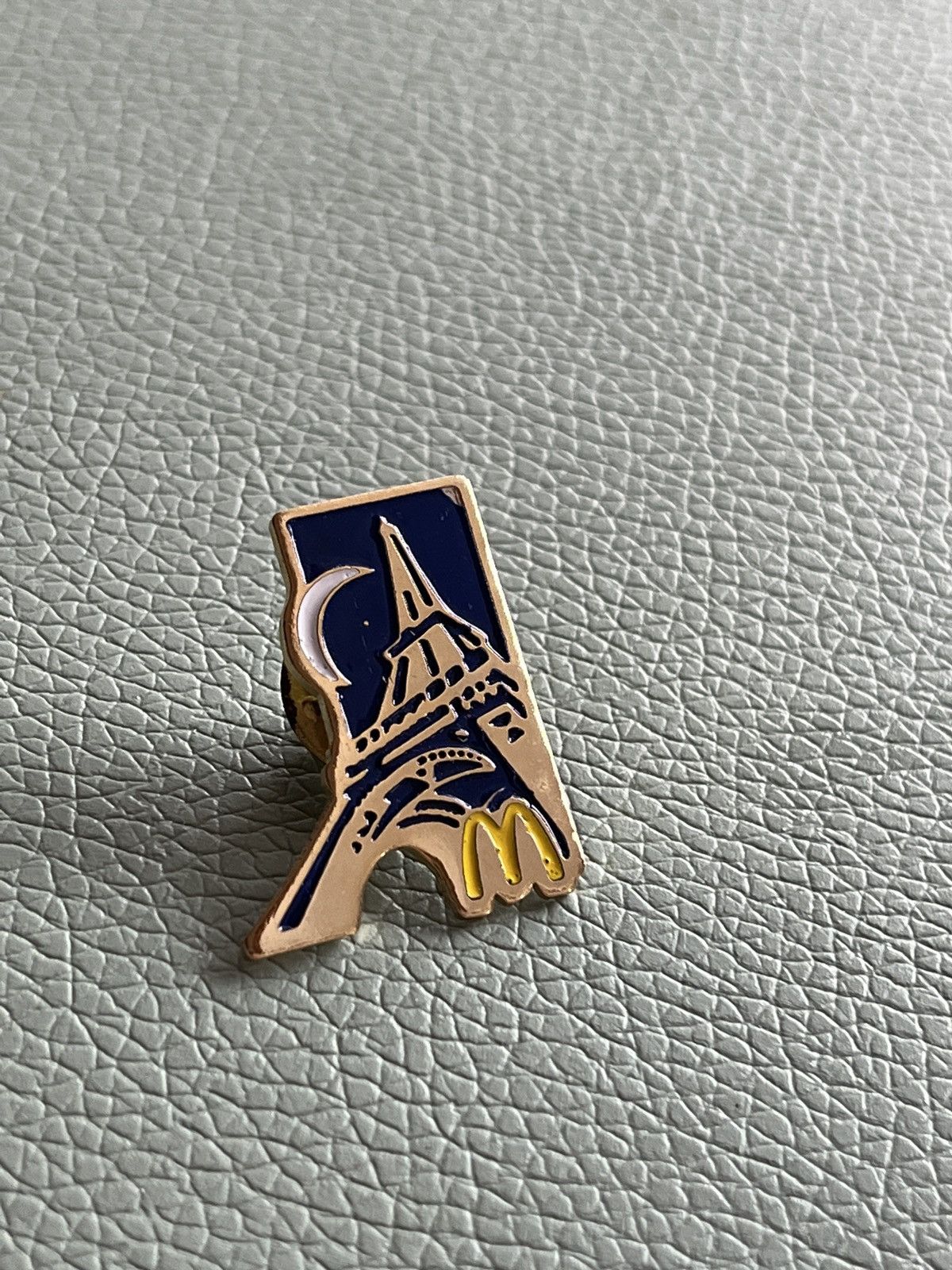 Junk Food Mc Donald’s x Paris vintage pin (90’s) Size ONE SIZE - 1 Thumbnail