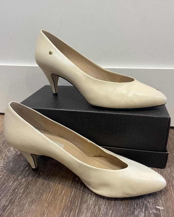 Etienne Aigner Etienne Aigner Pump 9.5 Size US 9.5 / IT 39.5 - 3 Thumbnail
