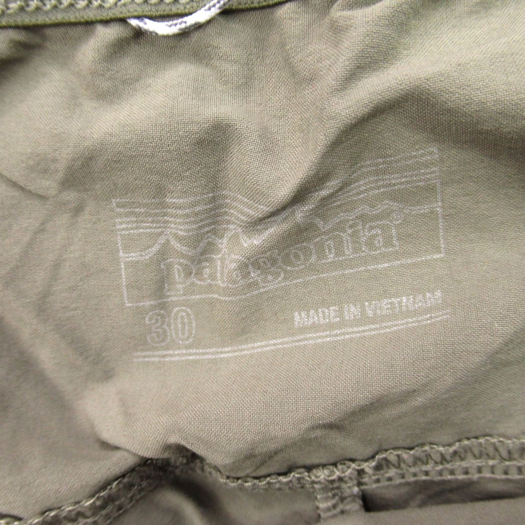 Patagonia Patagonia Shorts Mens 30 Green Cargo Casual Lightweight Pockets Outdoors Size US 30 / EU 46 - 3 Thumbnail