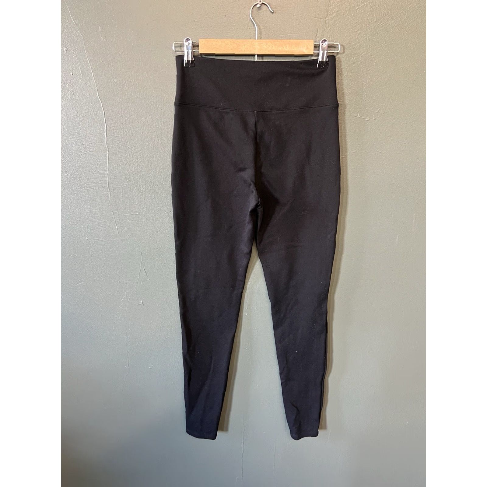 Spanx Spanx Leggings Women Medium Black Cropped Solid Size 32" / US 10 / IT 46 - 2 Thumbnail