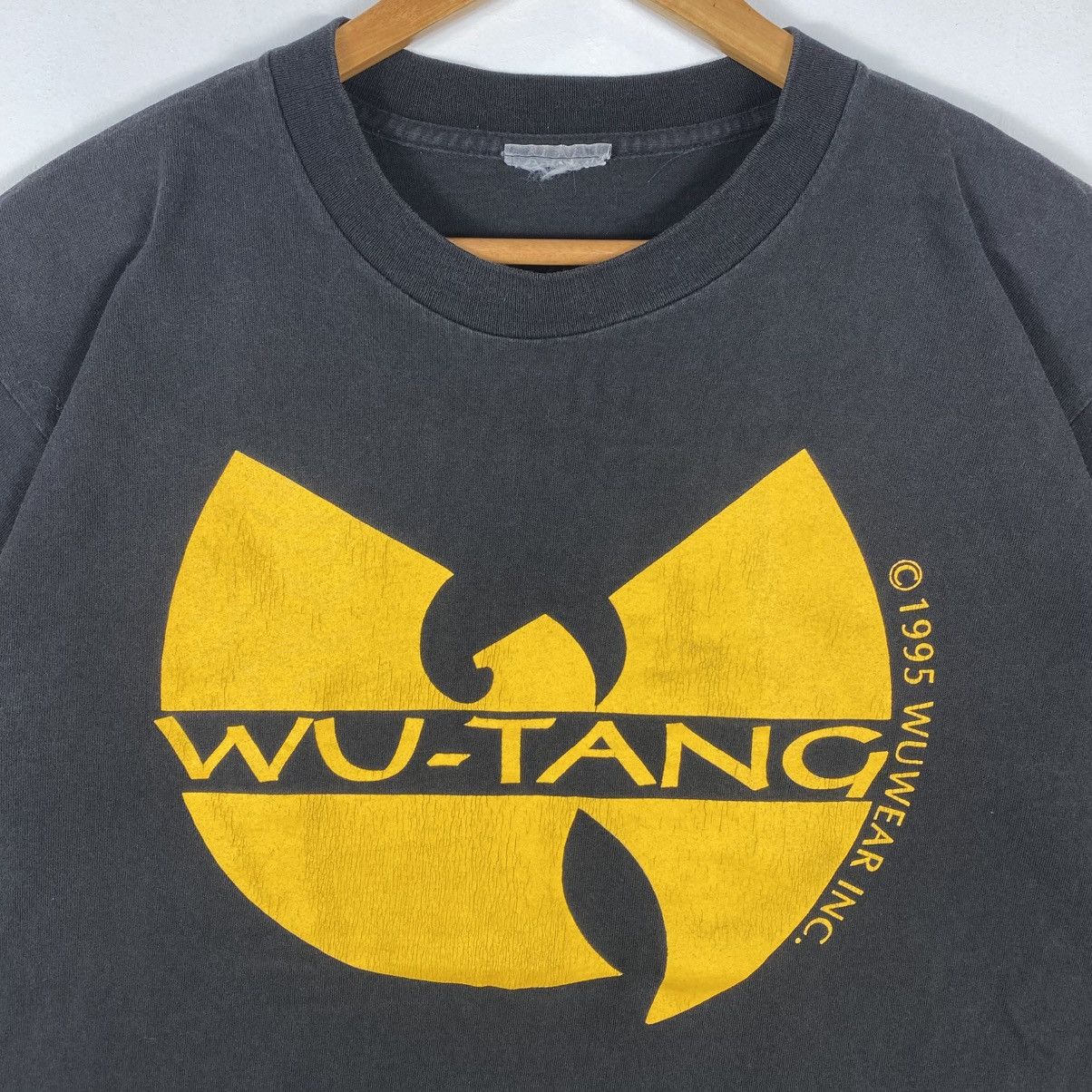 Vintage OG! Vintage 1995 Wu-Wear WU-TANG CLAN Logo Hip-Hop Group Tee Size US L / EU 52-54 / 3 - 3 Thumbnail