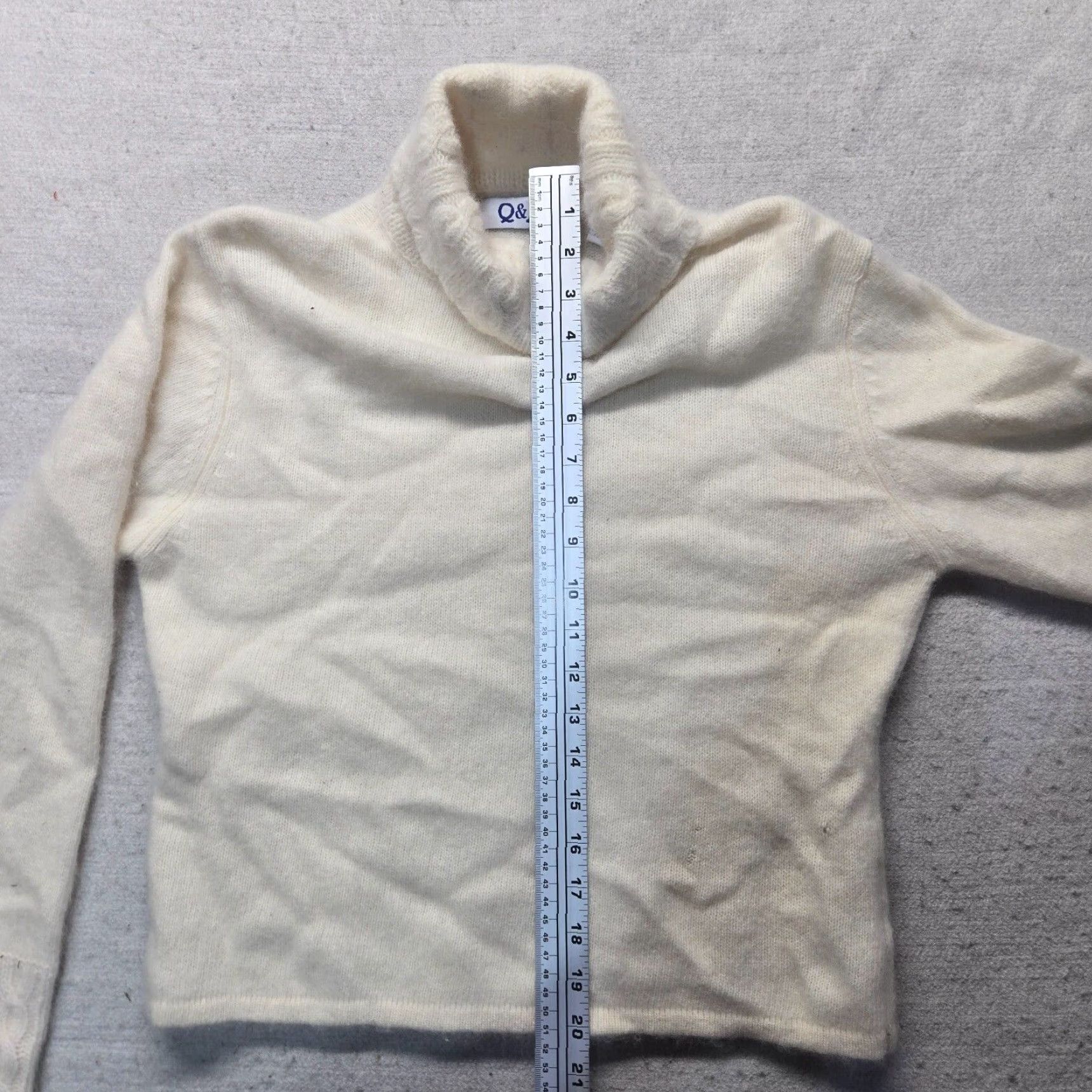 Vintage Q&A Sweater Ivory White Cropped Long Sleeve Women’s L Large Knit Pullover V-Neck Lightweight Ribbed Cuff Fall Solid 90s or 00s Style Mens? Women? Size L / US 10 / IT 46 - 5 Thumbnail