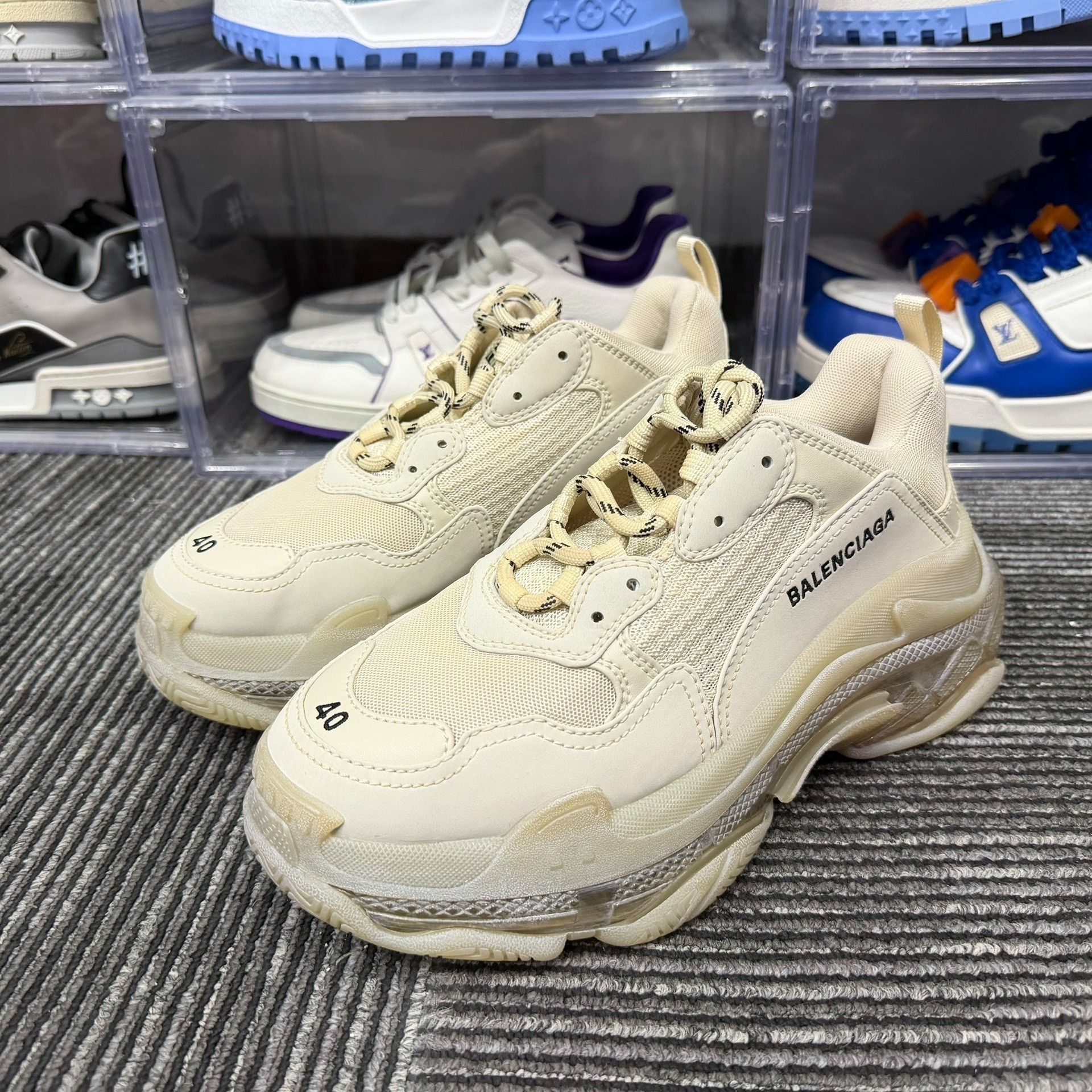 Balenciaga Balenciaga White Lowtop Sneakers 7.5 Men Size US 7.5 / EU 40-41 - 1 Thumbnail