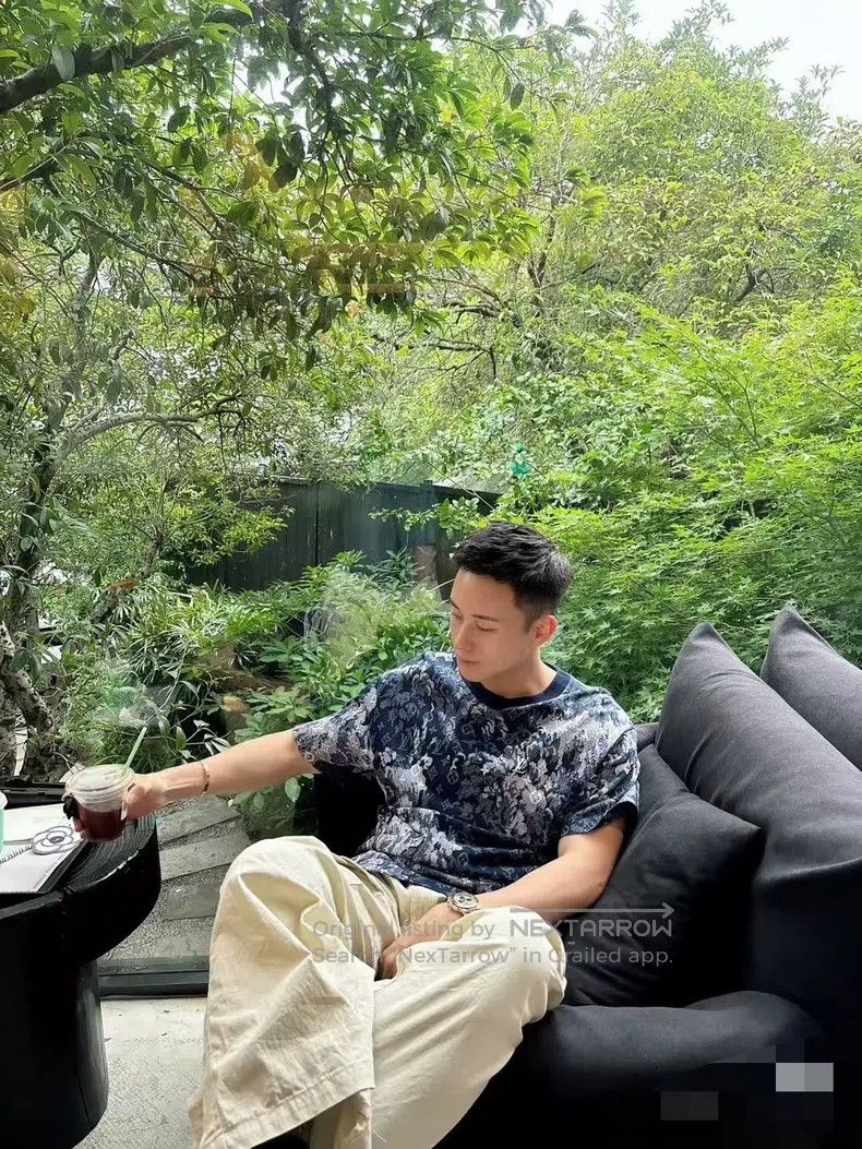 Louis Vuitton Louis Vuitton Tapestry full print half sleeve T-shirt Size US L / EU 52-54 / 3 - 1 Thumbnail