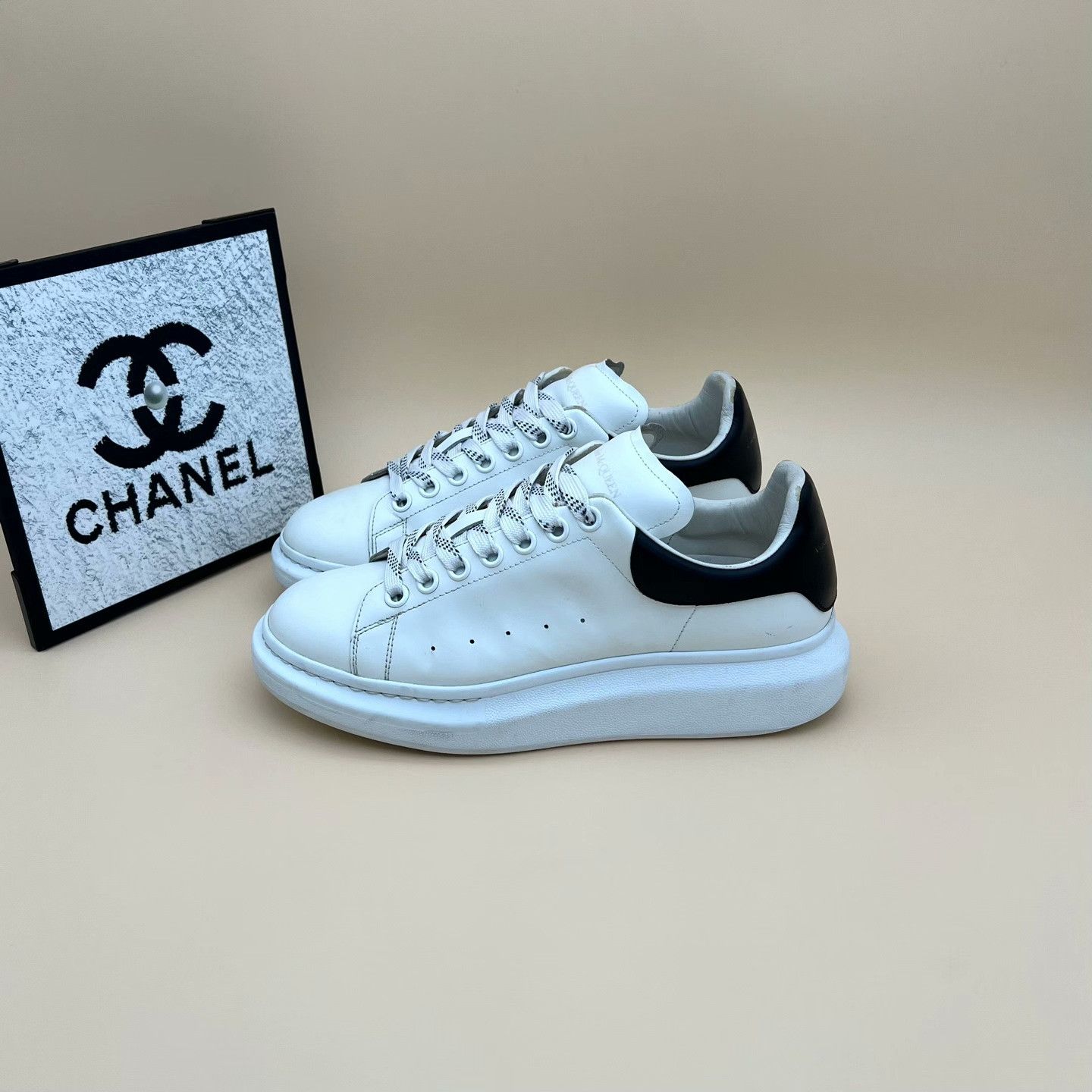 Alexander McQueen Alexander McQueen White Lowtop Sneakers 8 Men Size US 8 / EU 41 - 1 Thumbnail