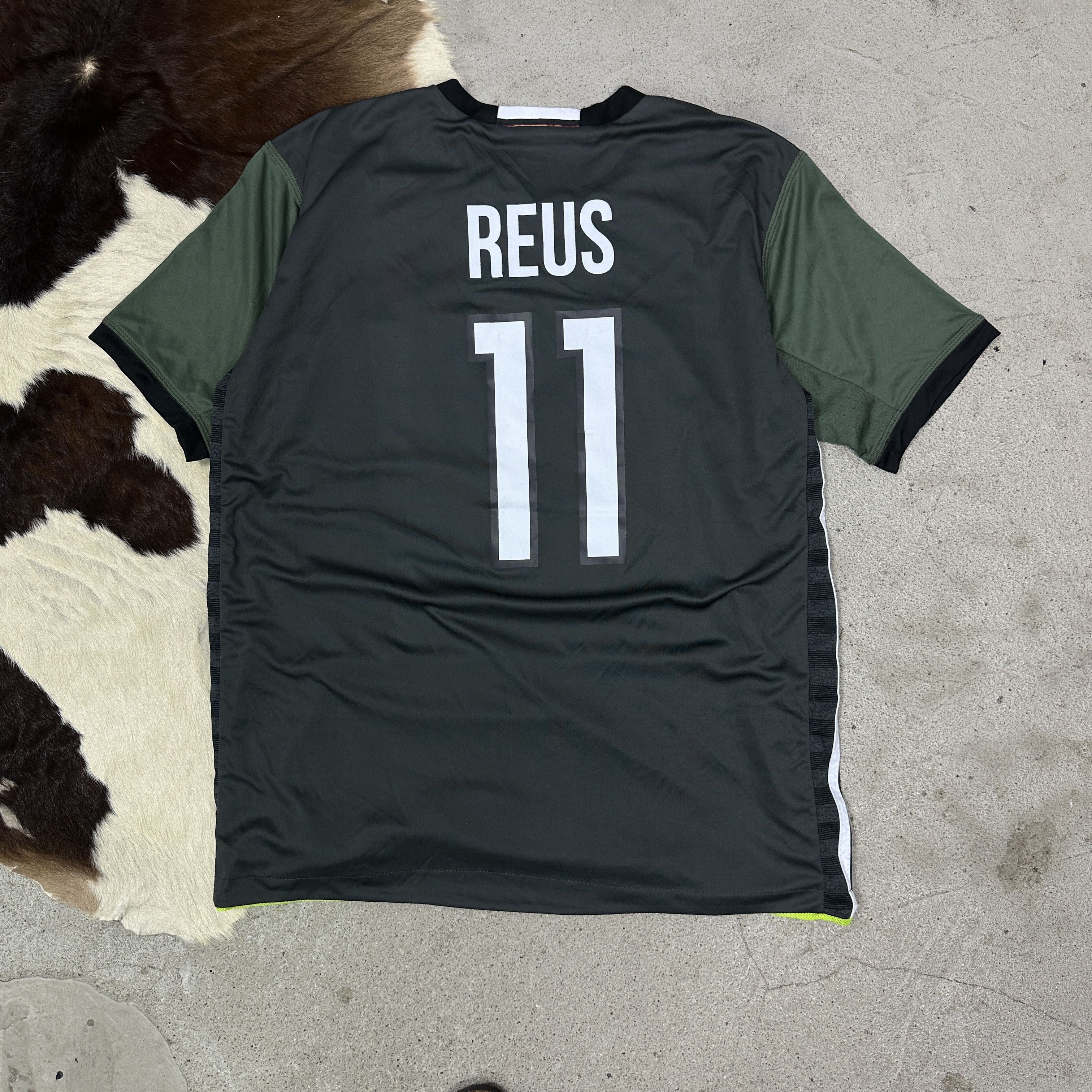 Adidas Vintage Sporty Adidas Germany Reus Training Jersey 00s Size US M / EU 48-50 / 2 - 3 Thumbnail