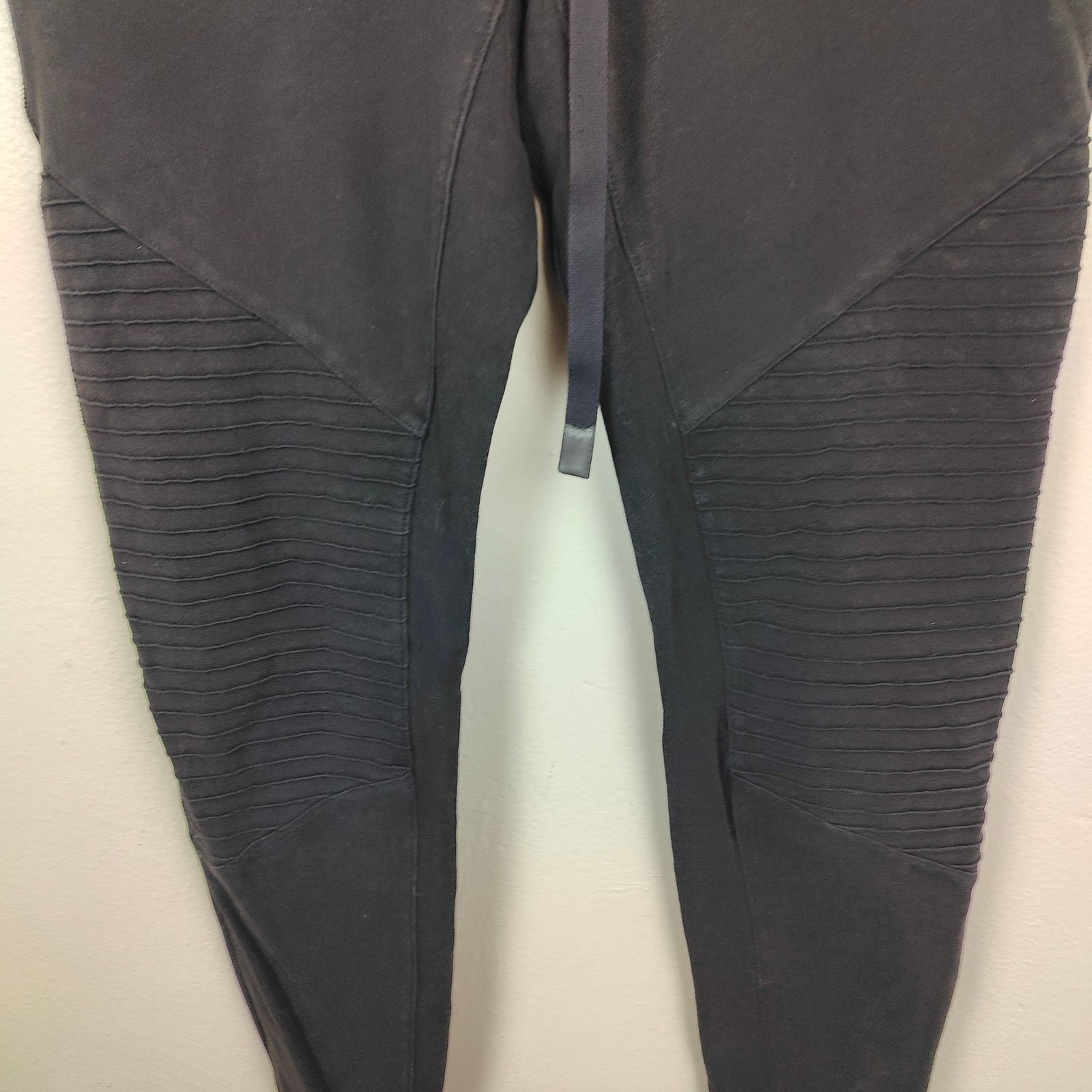 Alo Yoga Alo Yoga Urban Moto Sweatpants Womens Small Black Stretch Size 27" / US 4 / IT 40 - 3 Thumbnail