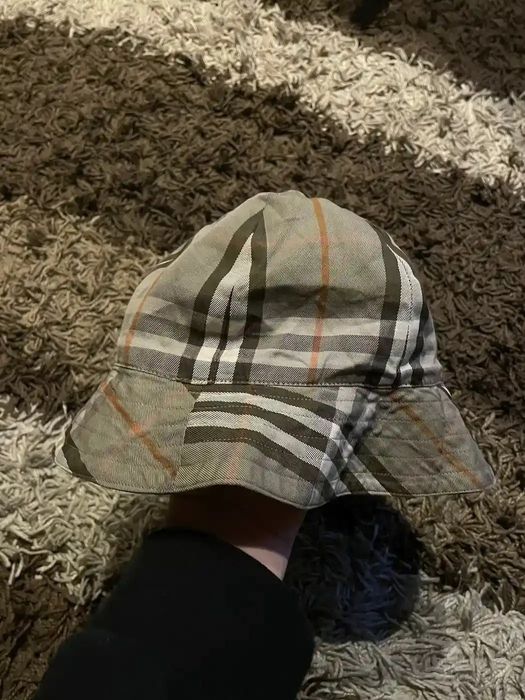 Burberry vintage reversible bucket hat logo nova chek