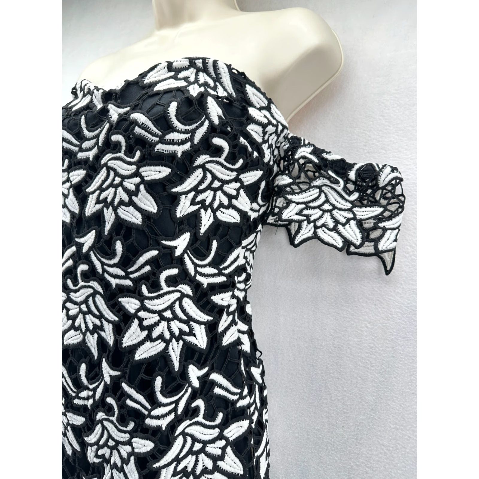 Vintage Gianni Bini Sheath Dress Womens XS Black Lace Off Shoulder Midi Formal Cocktail Size XS / US 0-2 / IT 36-38 - 2 Thumbnail