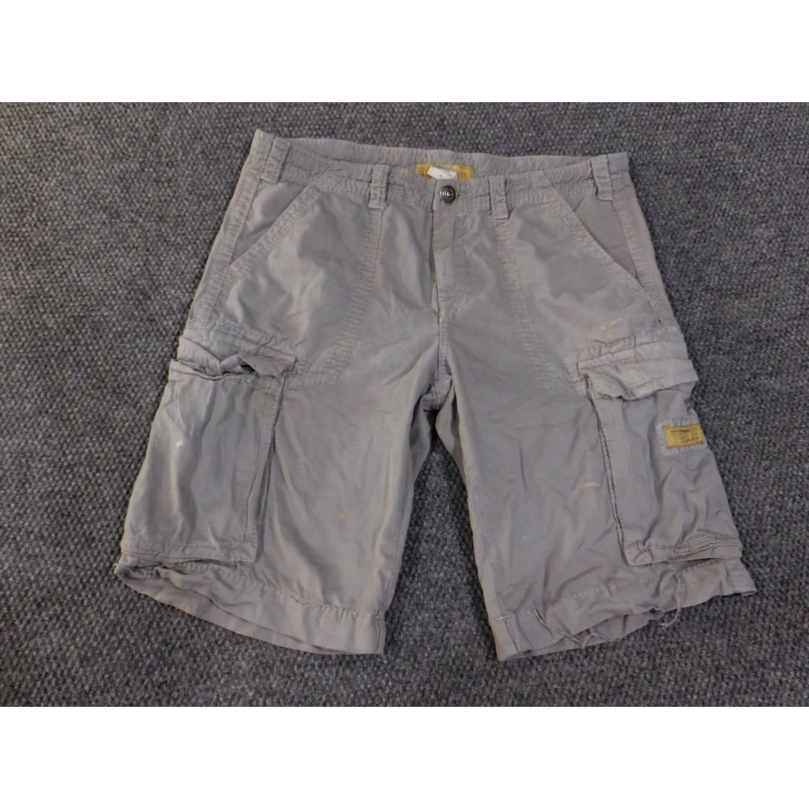 True Religion TRUE RELIGION cargo shorts mens 36 gray distressed utility vintage cargo shorts mens 36 gray distressed utility cargo pocket shorts men Size US 36 / EU 52 - 3 Thumbnail