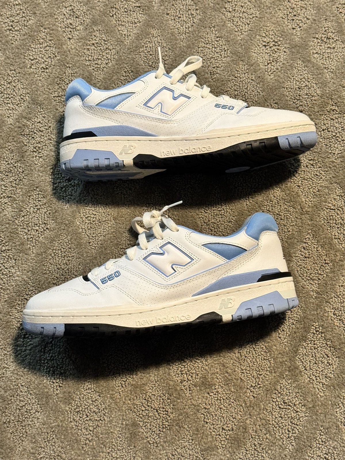 New Balance 550 UNC White University Blue Size US 11.5 / EU 44-45 - 1 Thumbnail