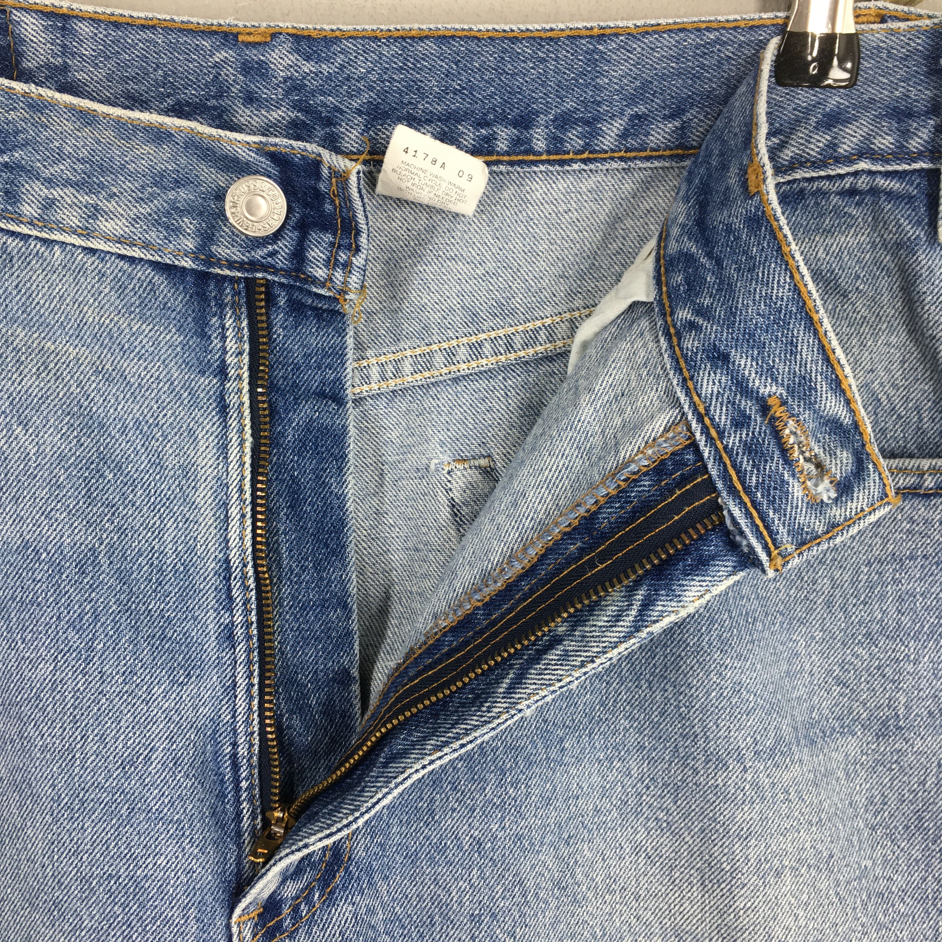 Levi's Size 33x30 Vintage Levi's 505 Light Wash Zipper Jeans S272 Size US 33 - 6 Thumbnail