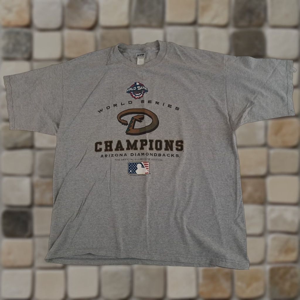 Lee VINTAGE Lee Sport T-Shirt Arizona Diamondbacks 2001 World Champs D-Back 2XL Gray Cotton Unisex Adults Short Sleeve Crew Neck logo Sports 2000s Size US XXL / EU 58 / 5 - 1 Thumbnail