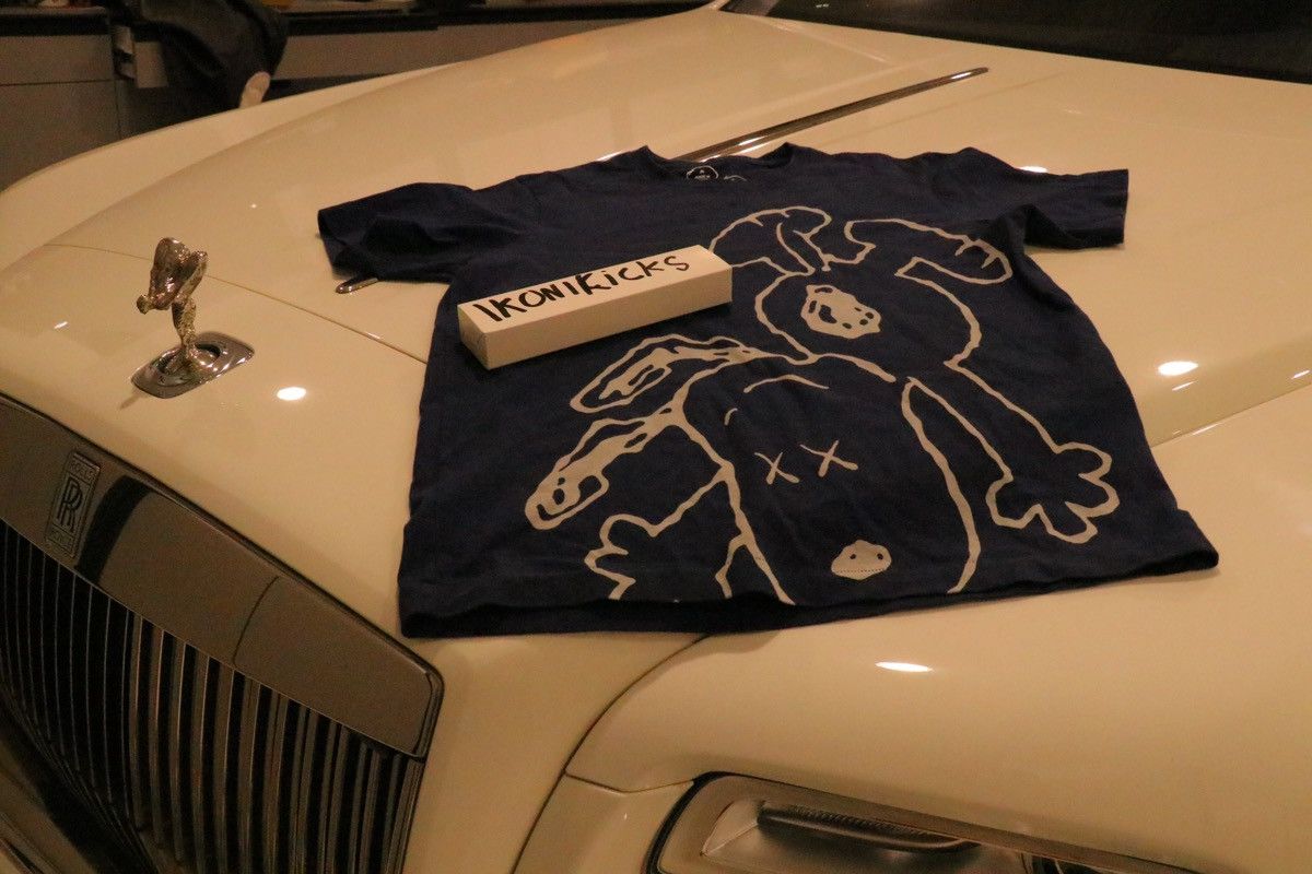 Kaws × Peanuts × Uniqlo KAWS x Uniqlo x Peanuts Snoopy Falling Tee Navy Size US M / EU 48-50 / 2 - 1 Thumbnail