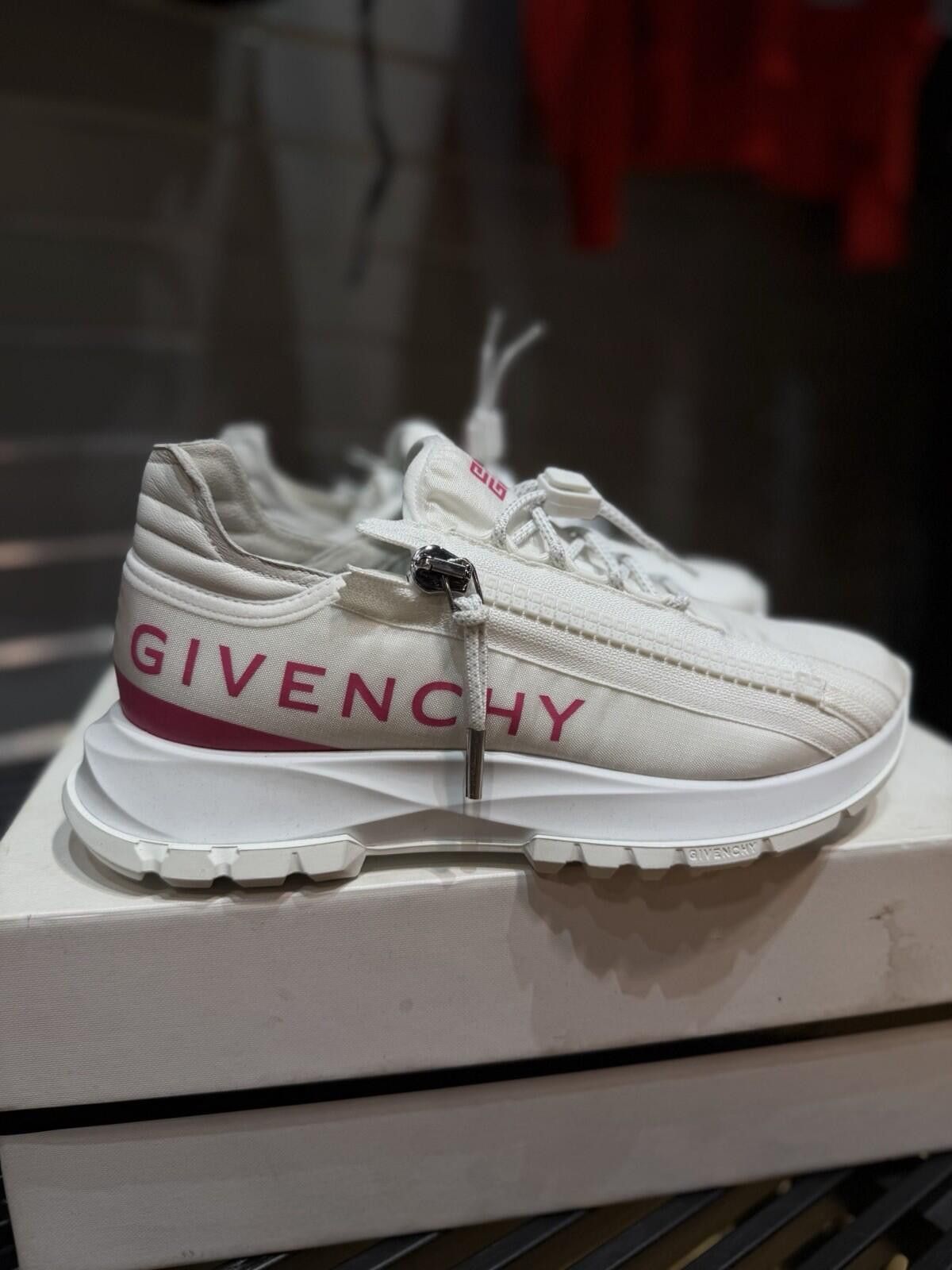 Givenchy Givenchy Spectre Logo Zip Runner Sneakers Size 39 (9US) W Size US 9 / IT 39 - 5 Thumbnail