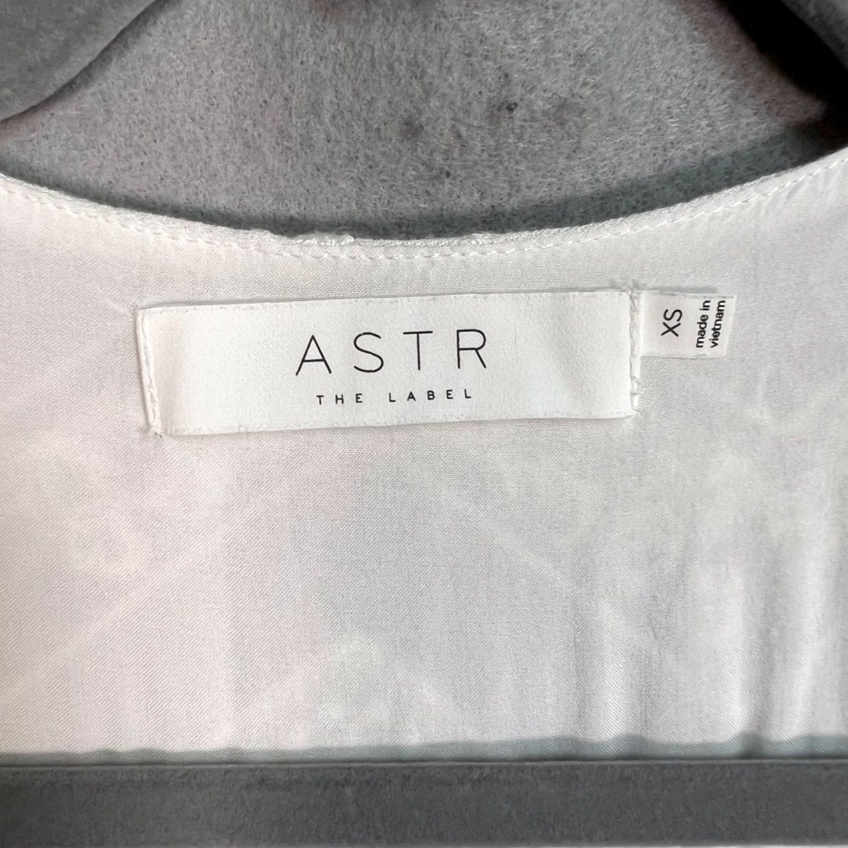 ASTR The Label VINTAGE Astr The Label Womens XS White Embroidered Tie Front Midi Dress Short Sleeves Size 26" / US 2 / IT 38 - 3 Thumbnail