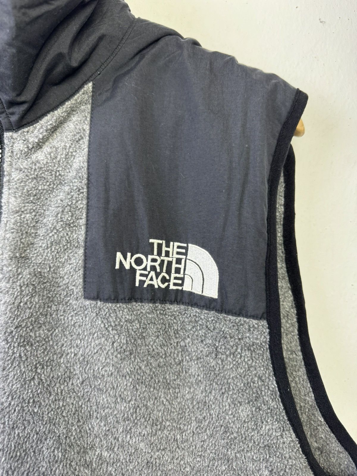 The North Face The North Face Men's Denali Vest is a fleece vest Size US M / EU 48-50 / 2 - 4 Thumbnail