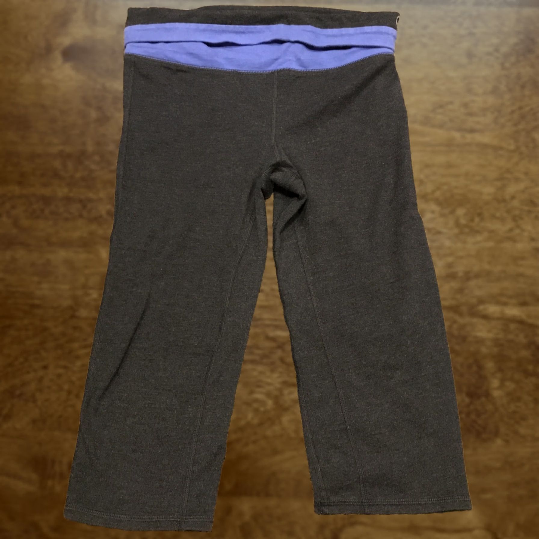 Gap gap fit capris womens S athletic stretch gray purple polyester blend b5 leggings capri workout cross training 16” inseam Size ONE SIZE - 1 Thumbnail