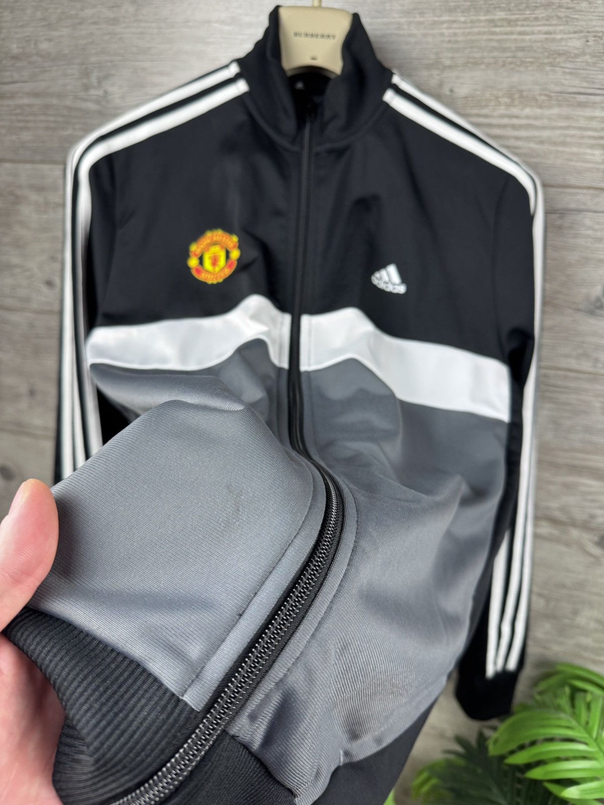 Adidas Adidas FC Machester United Football Jacket size M Size US M / EU 48-50 / 2 - 19 Thumbnail