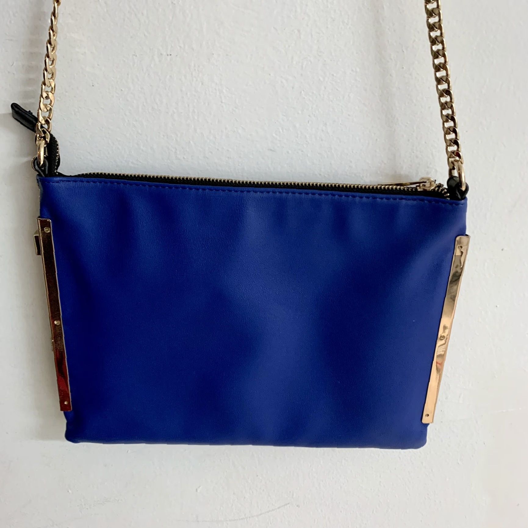 Bebe bebe Crossbody Purse Bag Medium Blue Black Faux Leather Chain Strap Gold Hardware Women Channel Party/Cocktail Size ONE SIZE - 6 Thumbnail