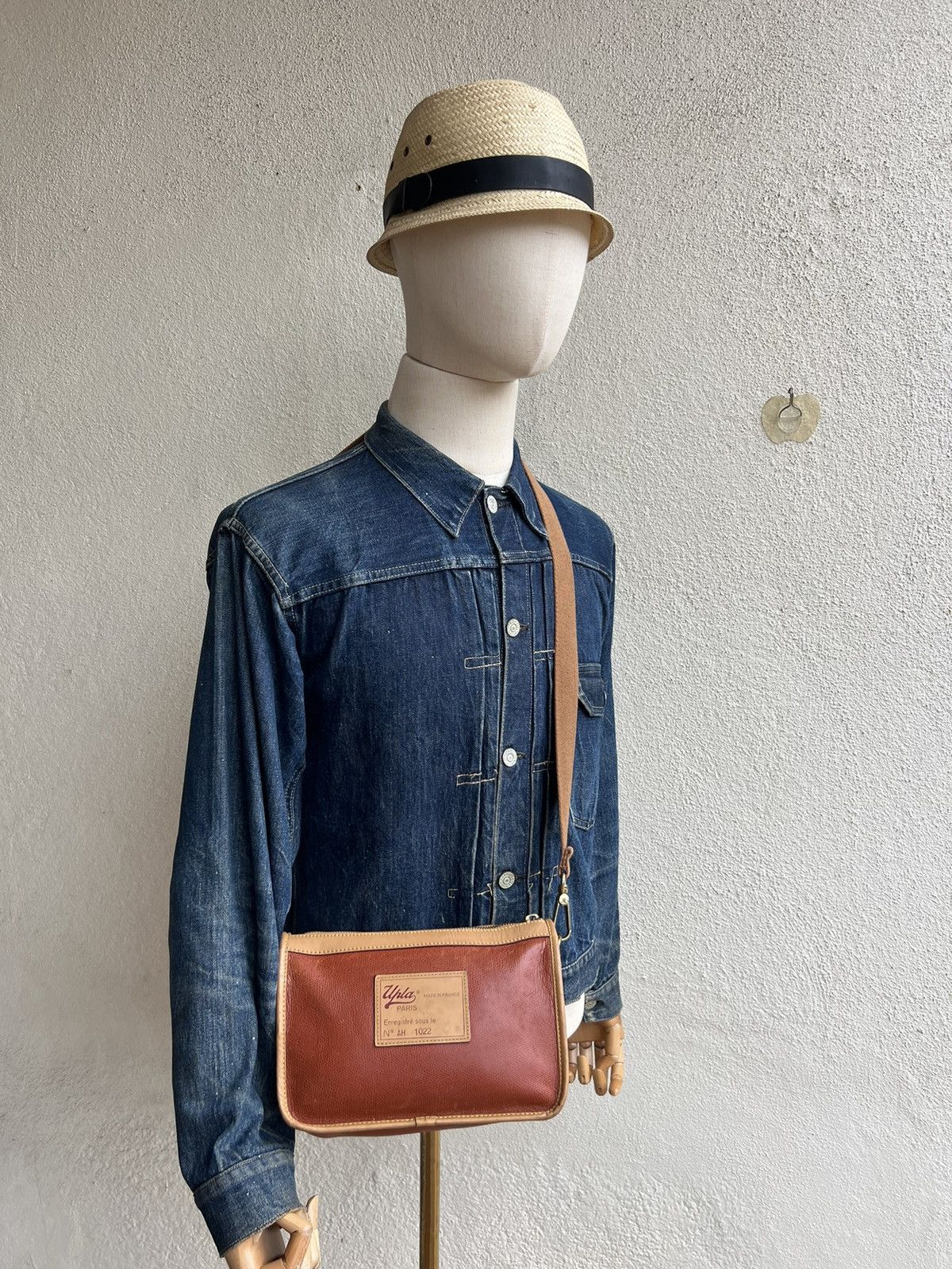 Leather Vintage 90s Upla Paris Scratches Patina Leather Sling Bag Size ONE SIZE - 1 Thumbnail