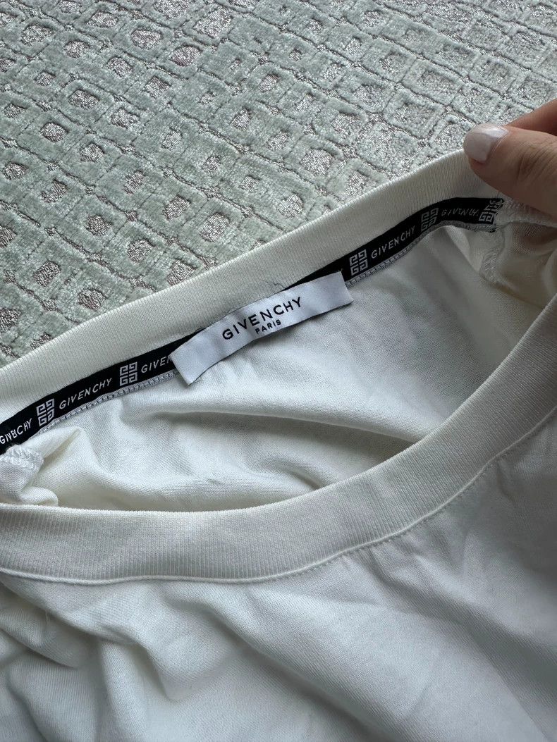 Givenchy Givenchy Distressed Letter Logo White Short Sleeve T-Shirt Size US M / EU 48-50 / 2 - 4 Thumbnail