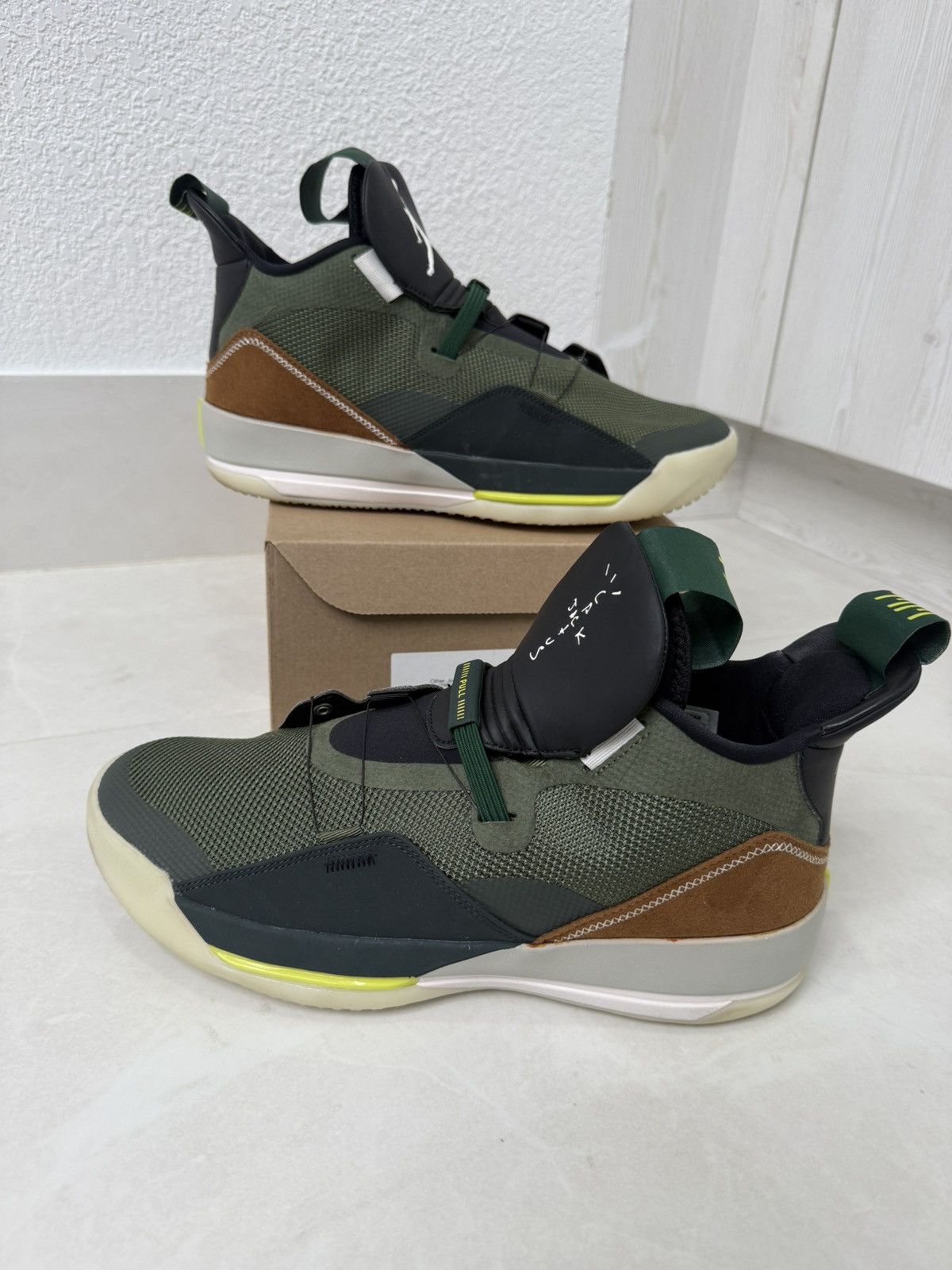 Jordan Brand × Travis Scott Nike Air Jordan 33 x Travis Scott "Cactus Jack" Size 11 Size US 11 / EU 44 - 3 Thumbnail