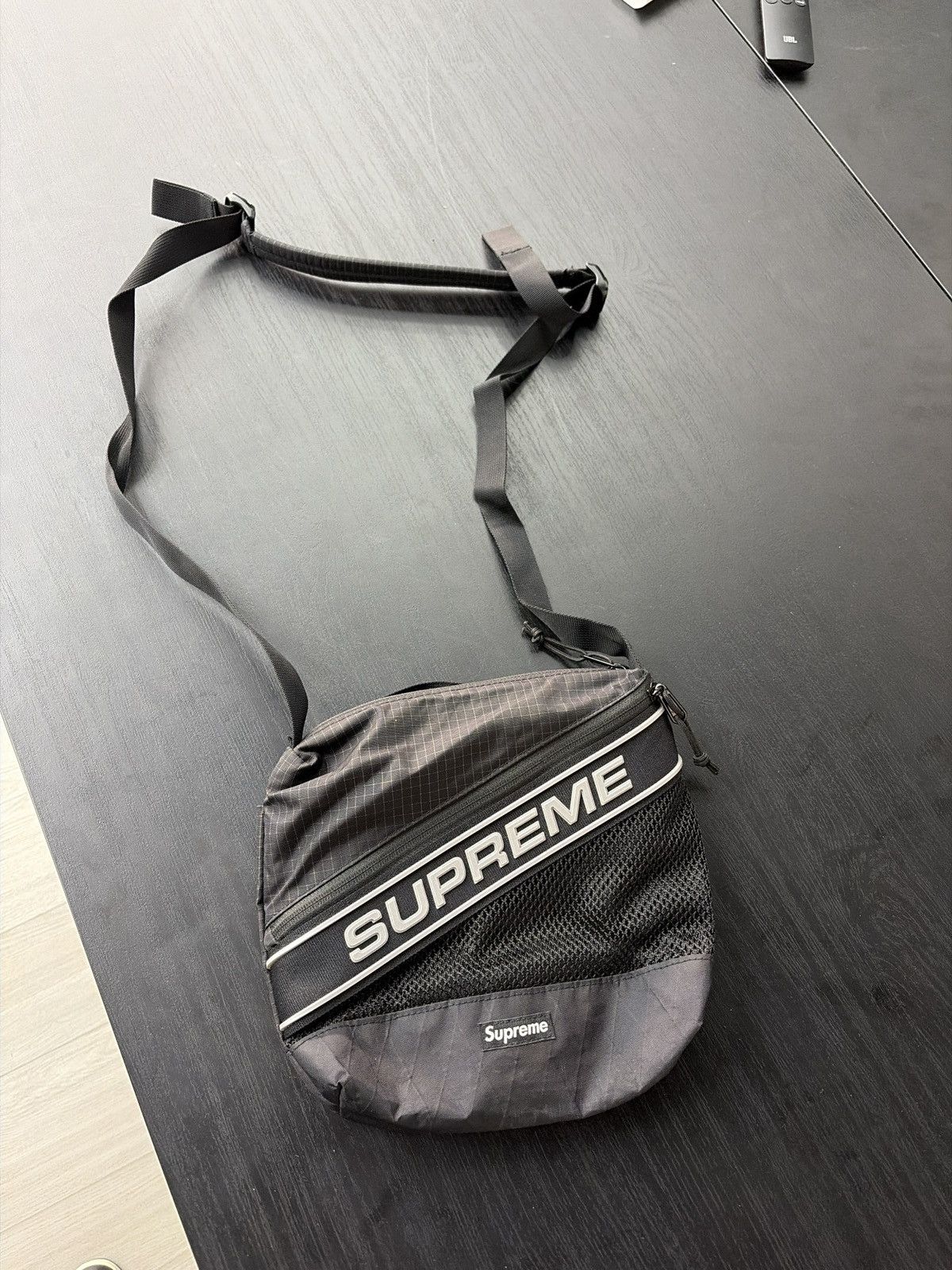 Supreme Supreme Logo Shoulder Bag Black FW23 Size ONE SIZE - 1 Thumbnail