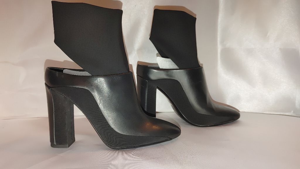 The Unbranded Brand Via Spiga Agyness Ankle Boot Neoprene Cuff w Leather Size 6M Size US 6 / IT 36 - 3 Thumbnail