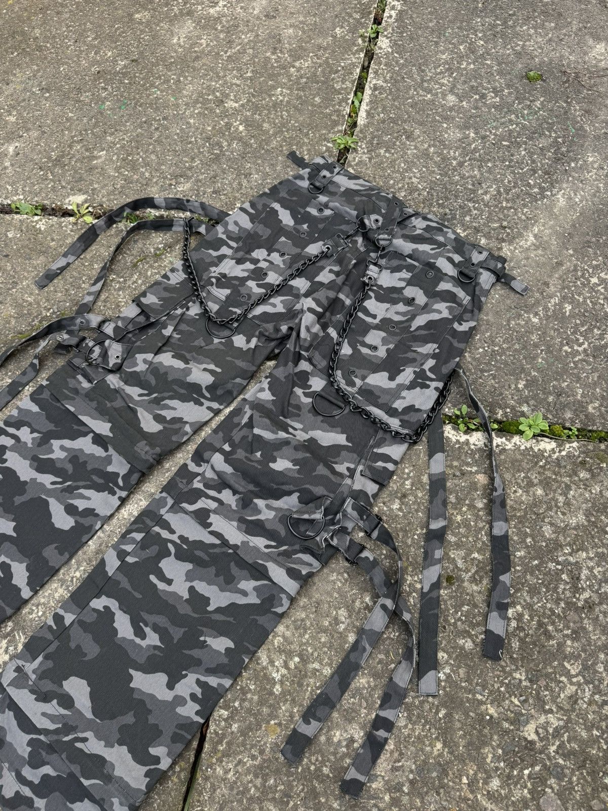 Japanese Brand 🔥VERY RARE GOTHICANA BY EMP AVANT GARDE BONDAGE CARGO PANTS🔥 Size US 34 / EU 50 - 14 Thumbnail
