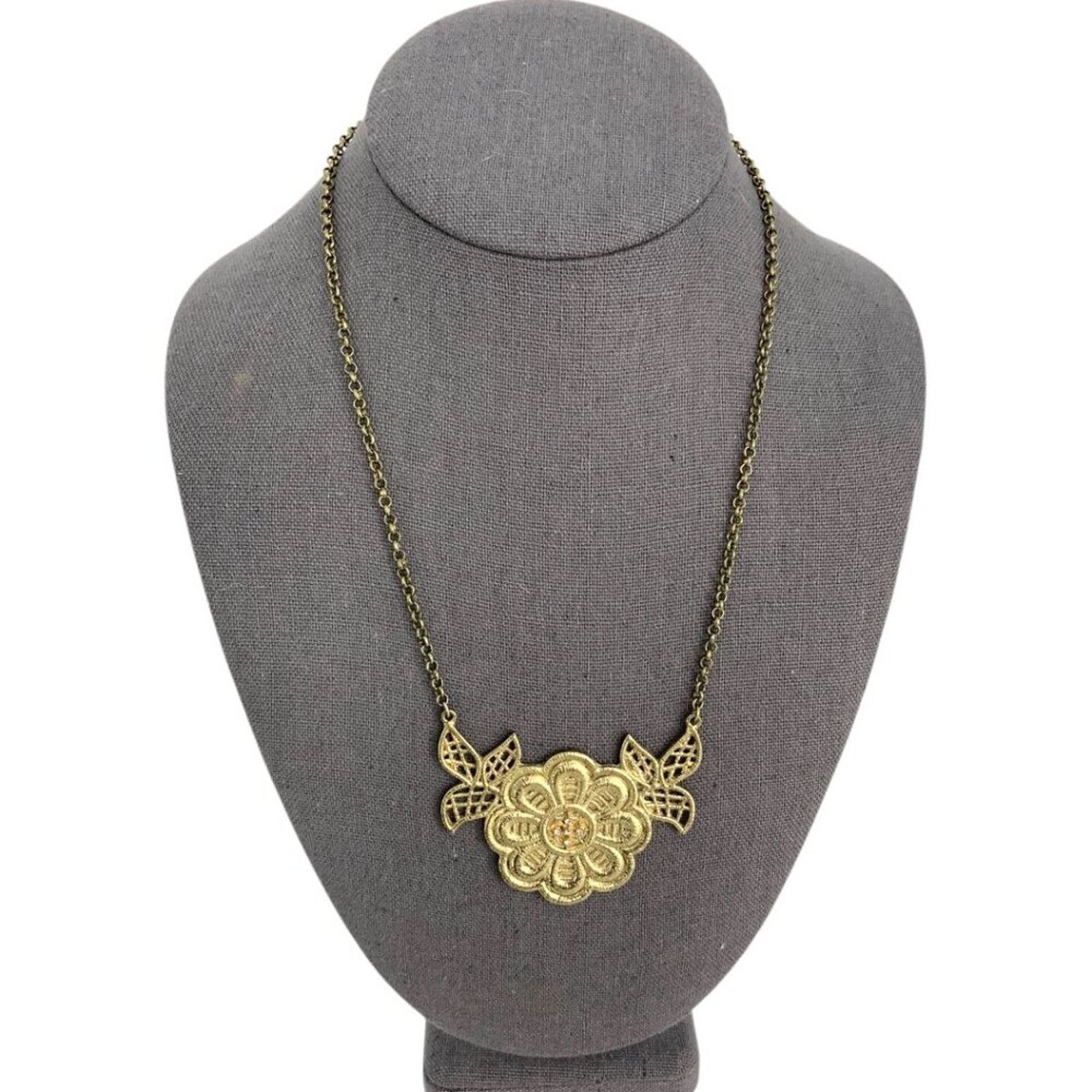 Other Floral Lace Embroidery Effect Gold Tone Chain Necklace Size ONE SIZE - 1 Thumbnail