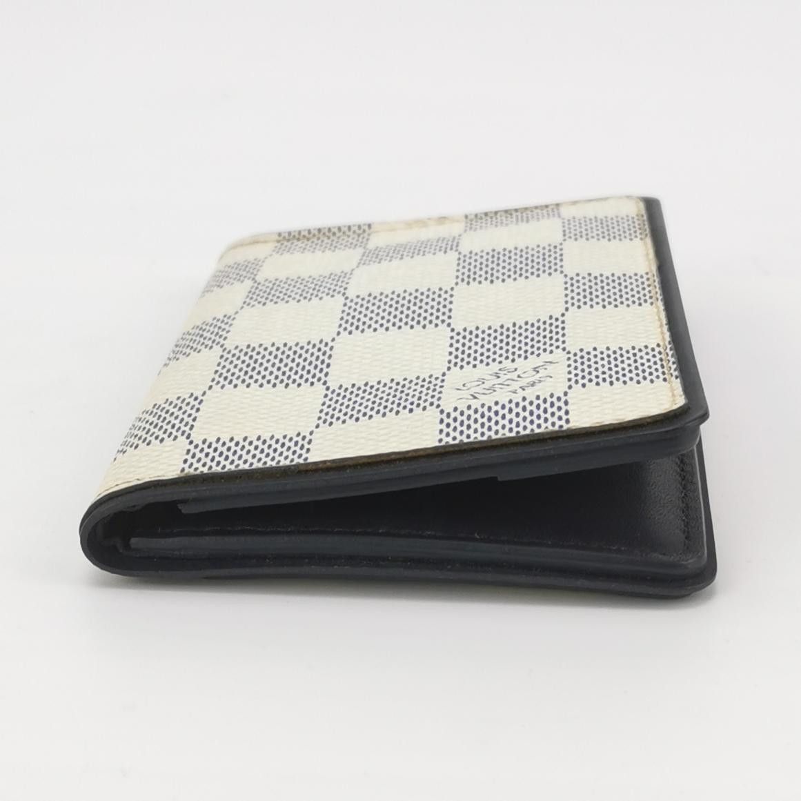 Louis Vuitton Louis Vuitton (LV) Cowhide Checkerboard Folding Card Holder Size ONE SIZE - 1 Thumbnail