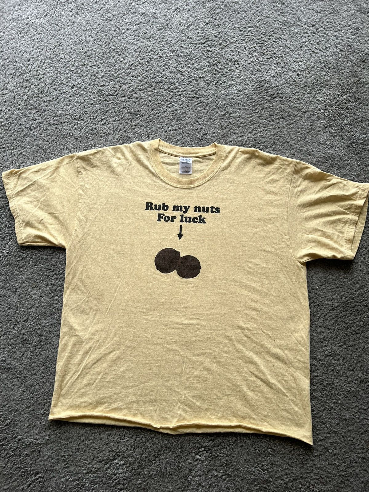 Vintage ‘Rub My Nuts For Good Luck’ Vintage Tee Size US XL / EU 56 / 4 - 1 Thumbnail