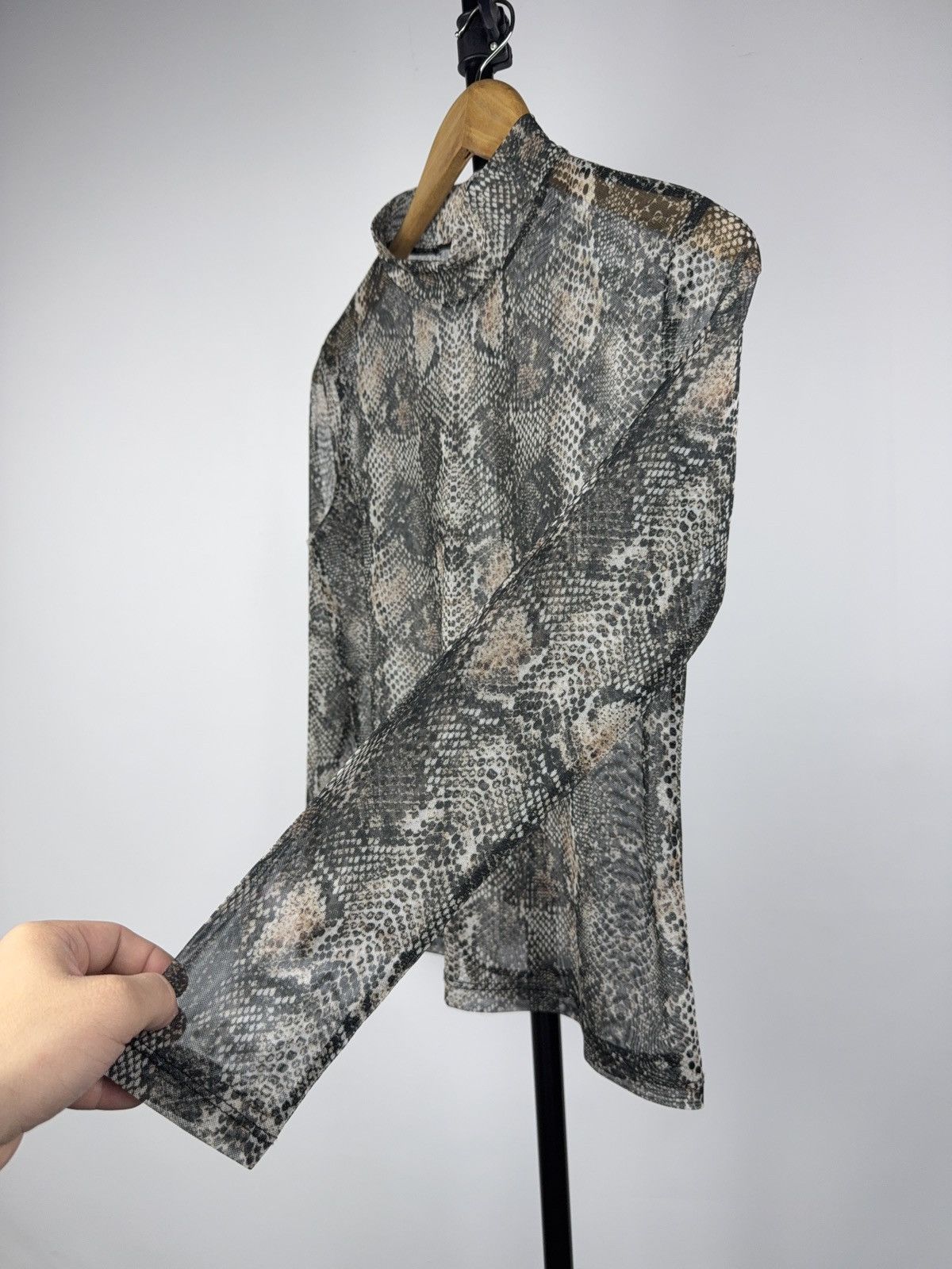 Japanese Brand Avant Garde 00s Retro Sheer Mesh Snake Print Top JPG Style Size S / US 4 / IT 40 - 5 Thumbnail
