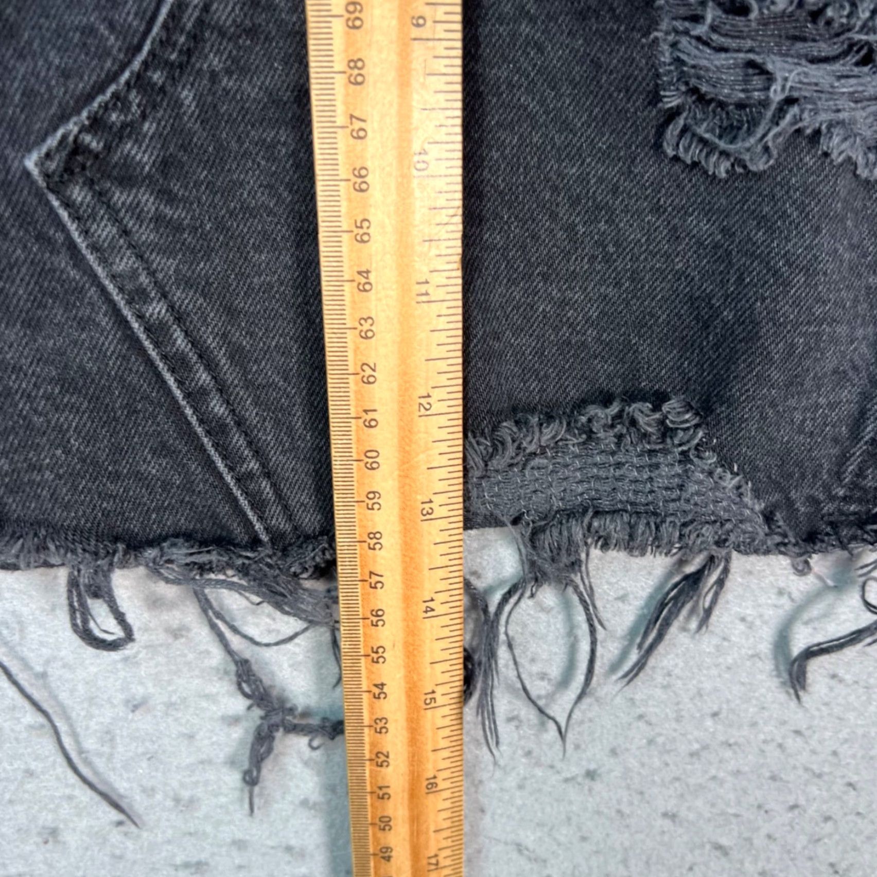 Vintage We The Free Womens Skirt Mini 28 Black Denim Bohemian Distressed Frayed Pockets Vintage No N/A Size 28" / US 6 / IT 42 - 6 Thumbnail